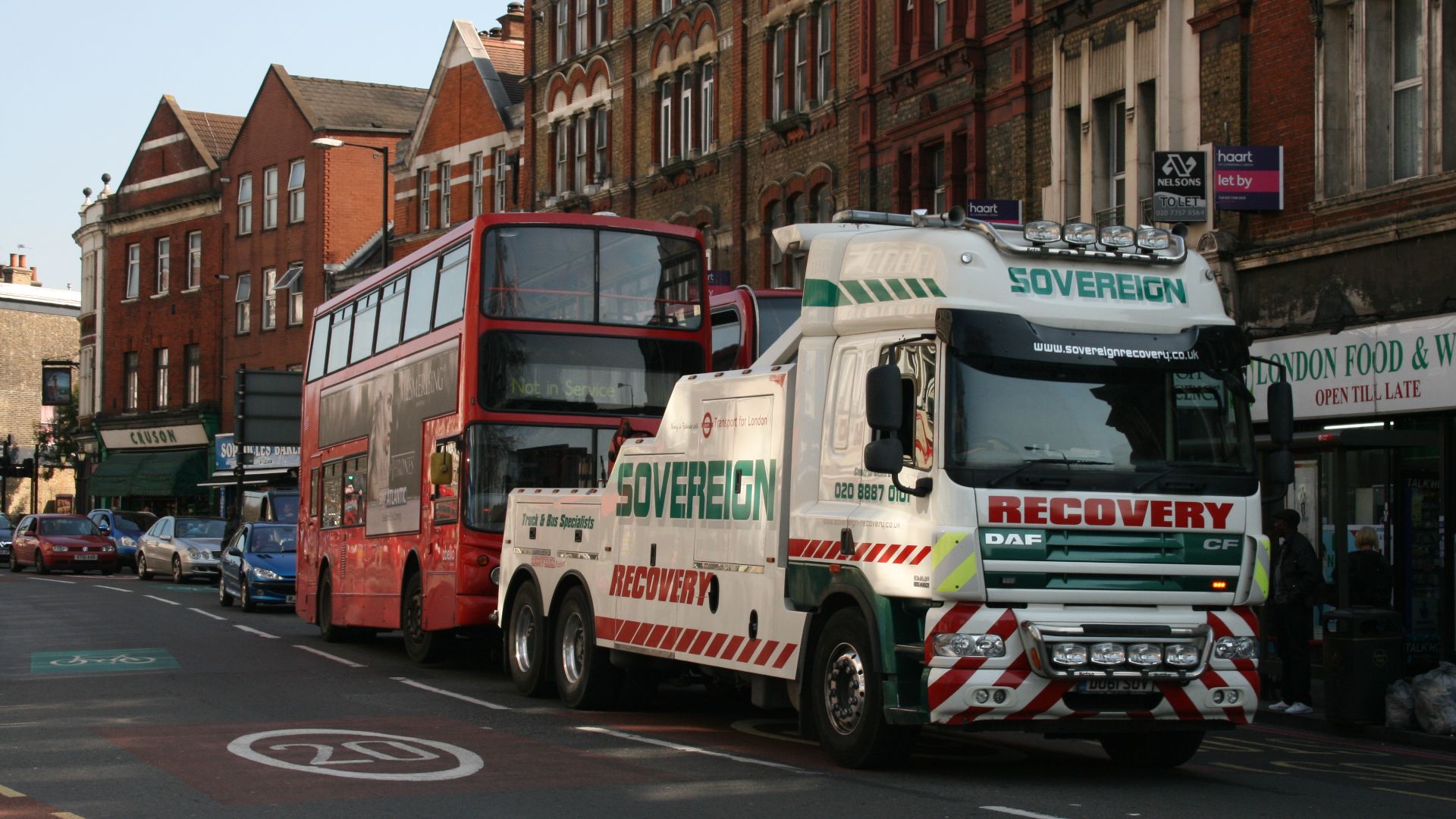 File:Ex-Metroline Breakdown (16863239707).jpg
