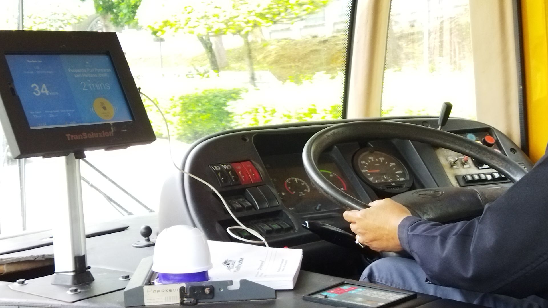 File:Daewoo BV120MA driver's seat.jpg