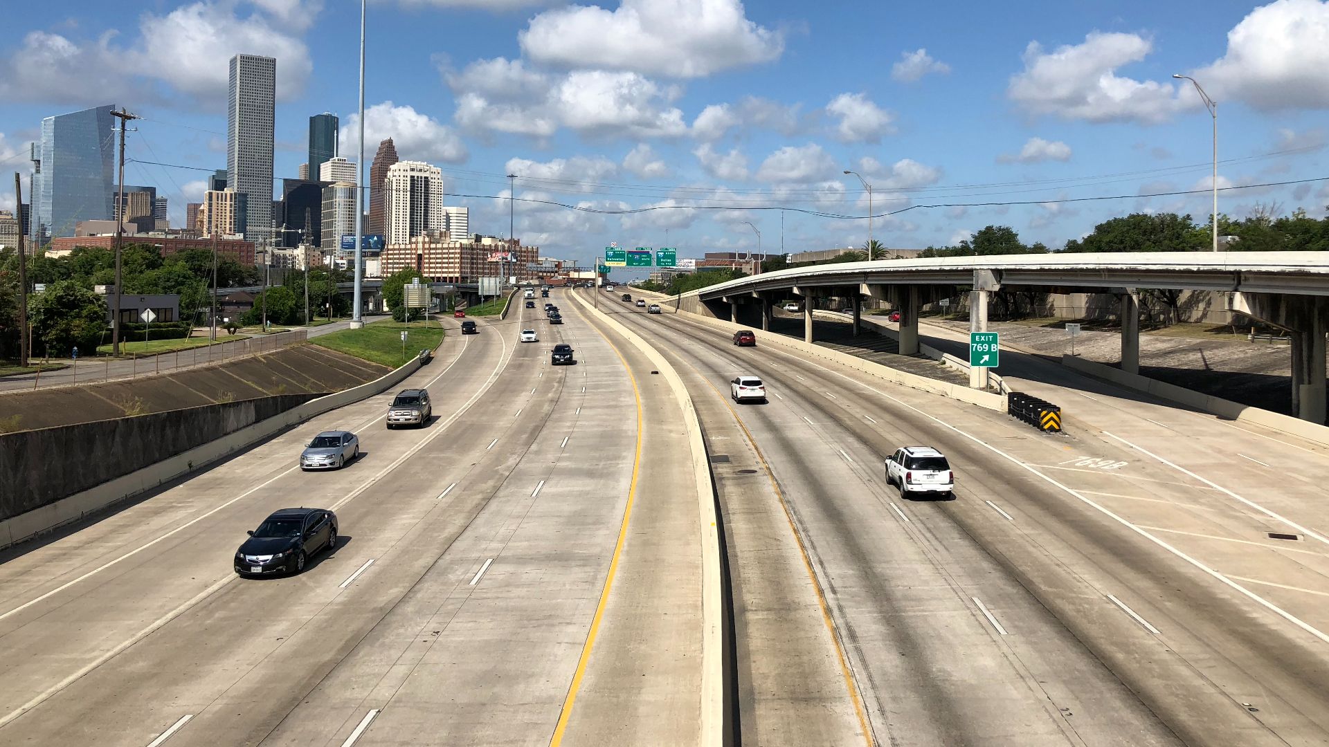 File:2019-07-20 10 18 17 View west along Interstate 10 (Katy Freeway) from the overpass for McKee Street in Houston, Harris County, Texas.jpg