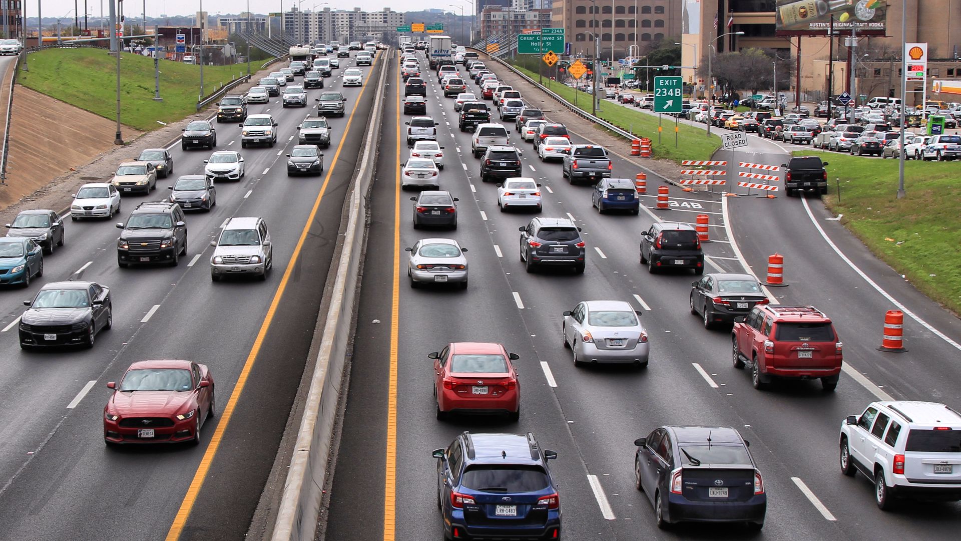 File:Typical Weekend Traffic on IH 35 Downtown Austin 2019.jpg