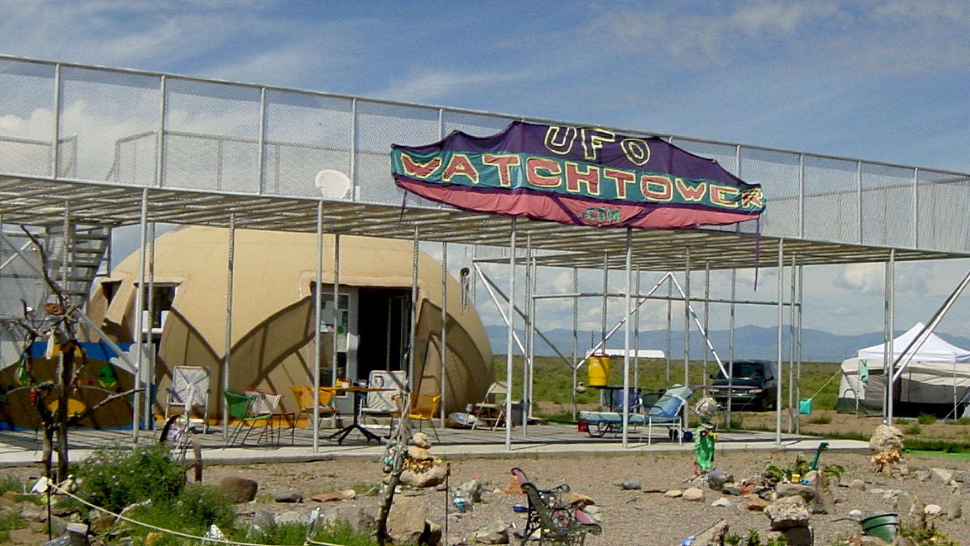 File:UFO Watchtower Hooper Colorado.JPG