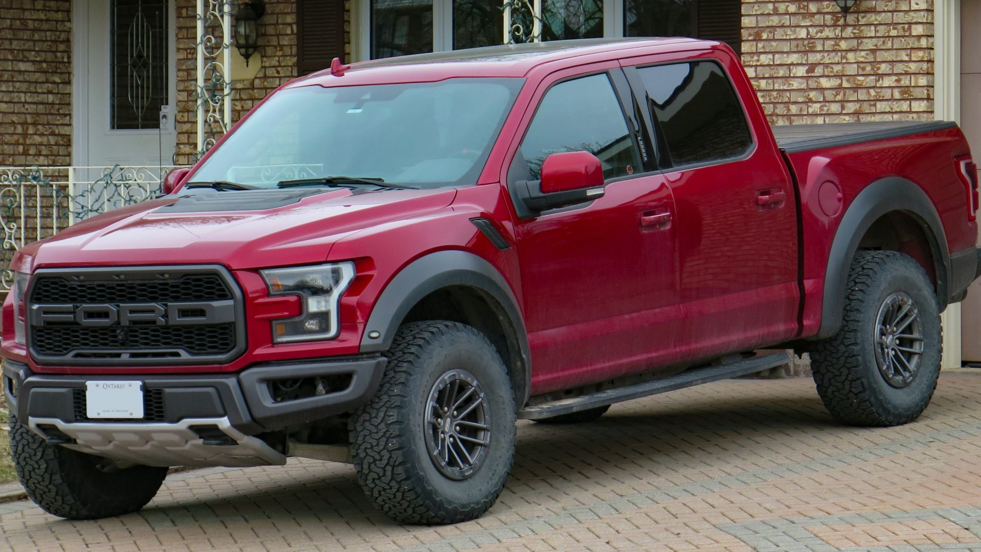 File:2019 Ford F-150 Raptor 4x4 SuperCrew 5.5' Box in Ruby Red Metallic Tinted Clearcoat, Front Left, 2024-03-08.jpg