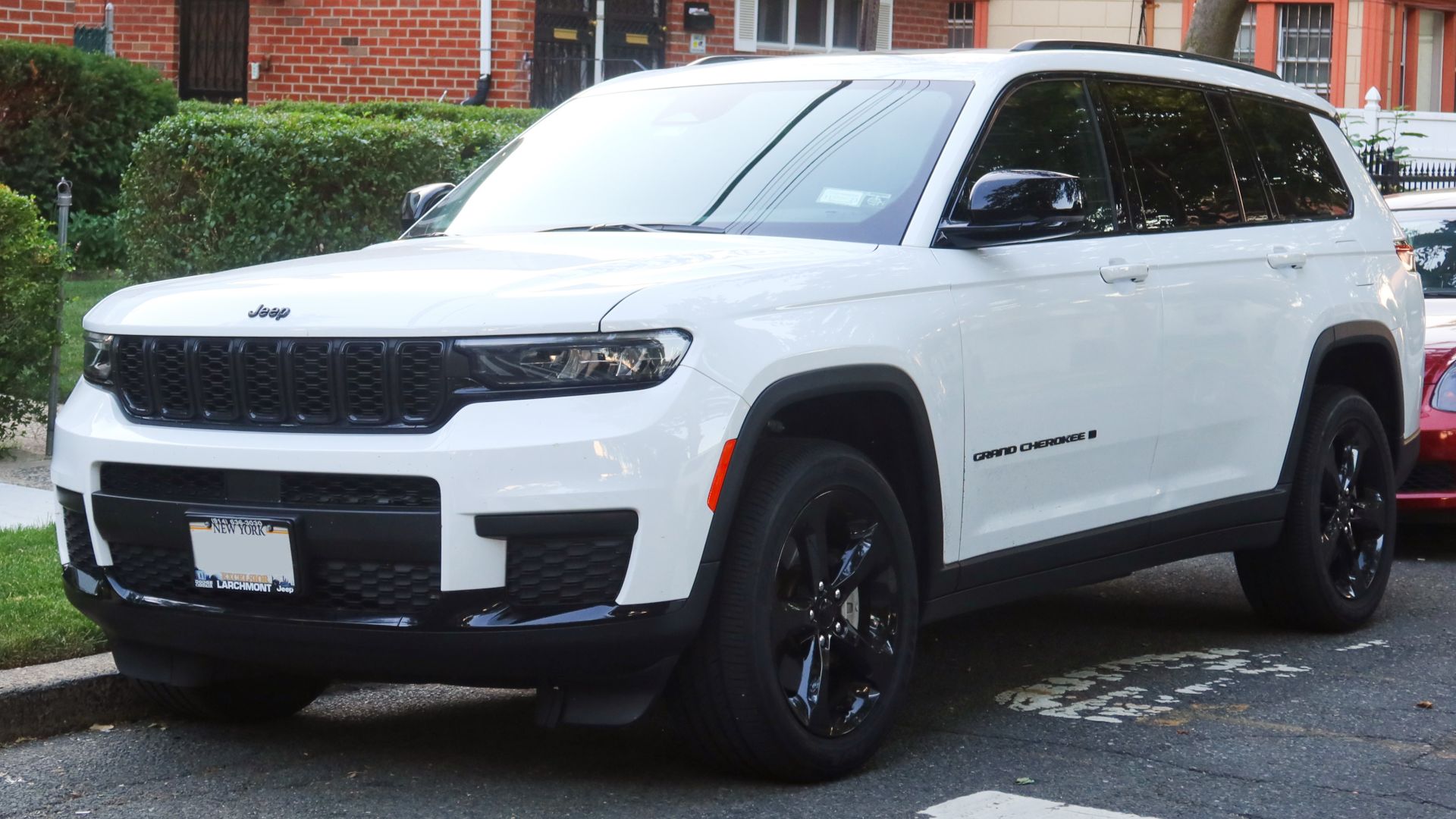 File:2021 Jeep Grand Cherokee L Laredo, front 7.2.22.jpg