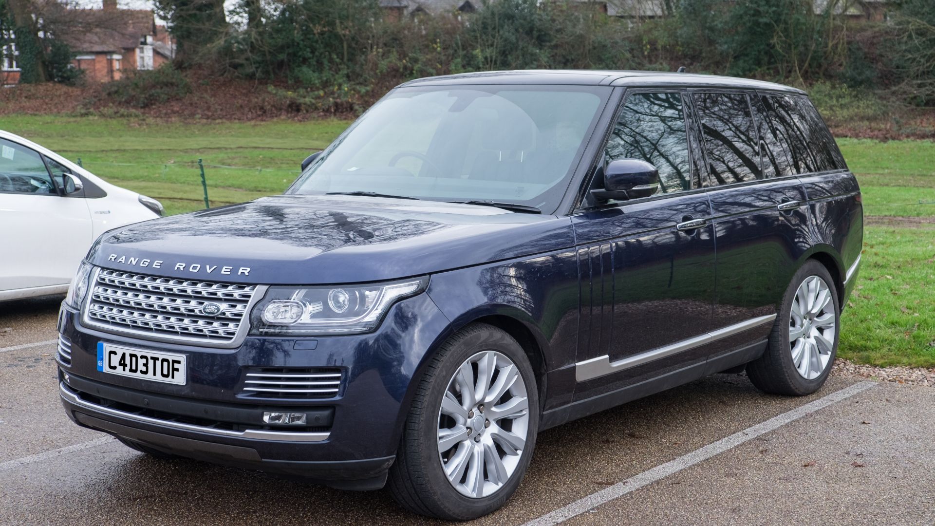 File:Land Rover Range Rover Autobiography 2016.jpg