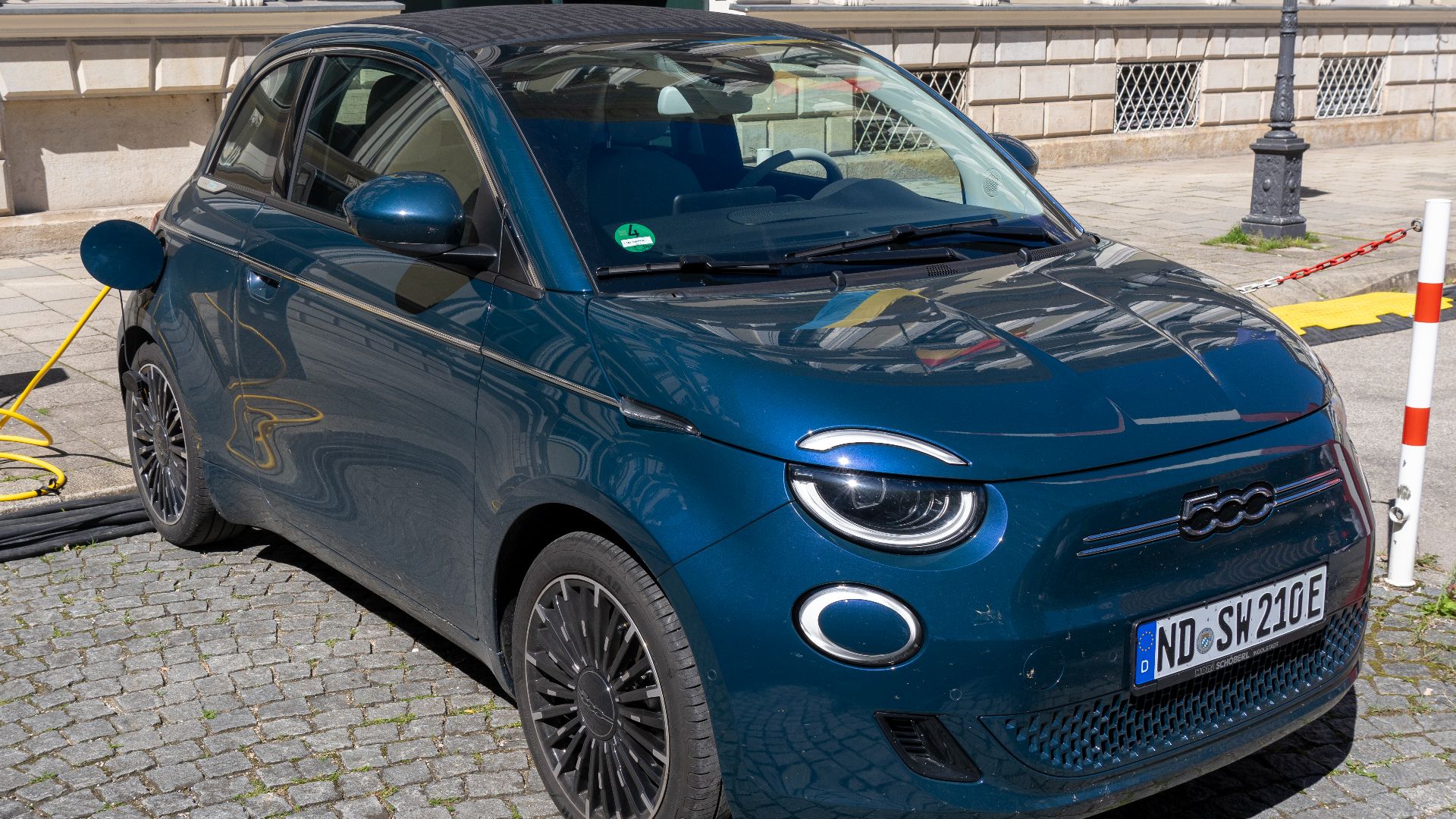 File:Fiat 500e in München.jpg