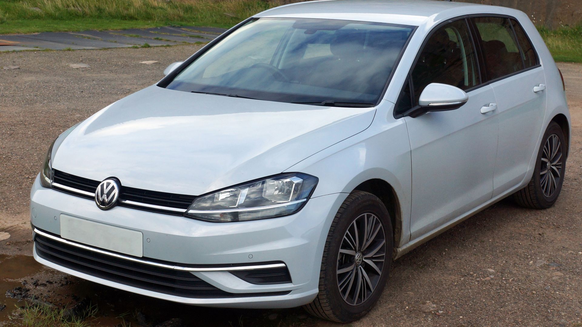 File:2017 Volkswagen Golf (5G MY17) 1.4 SE TSI hatchback (2017-08-30).jpg