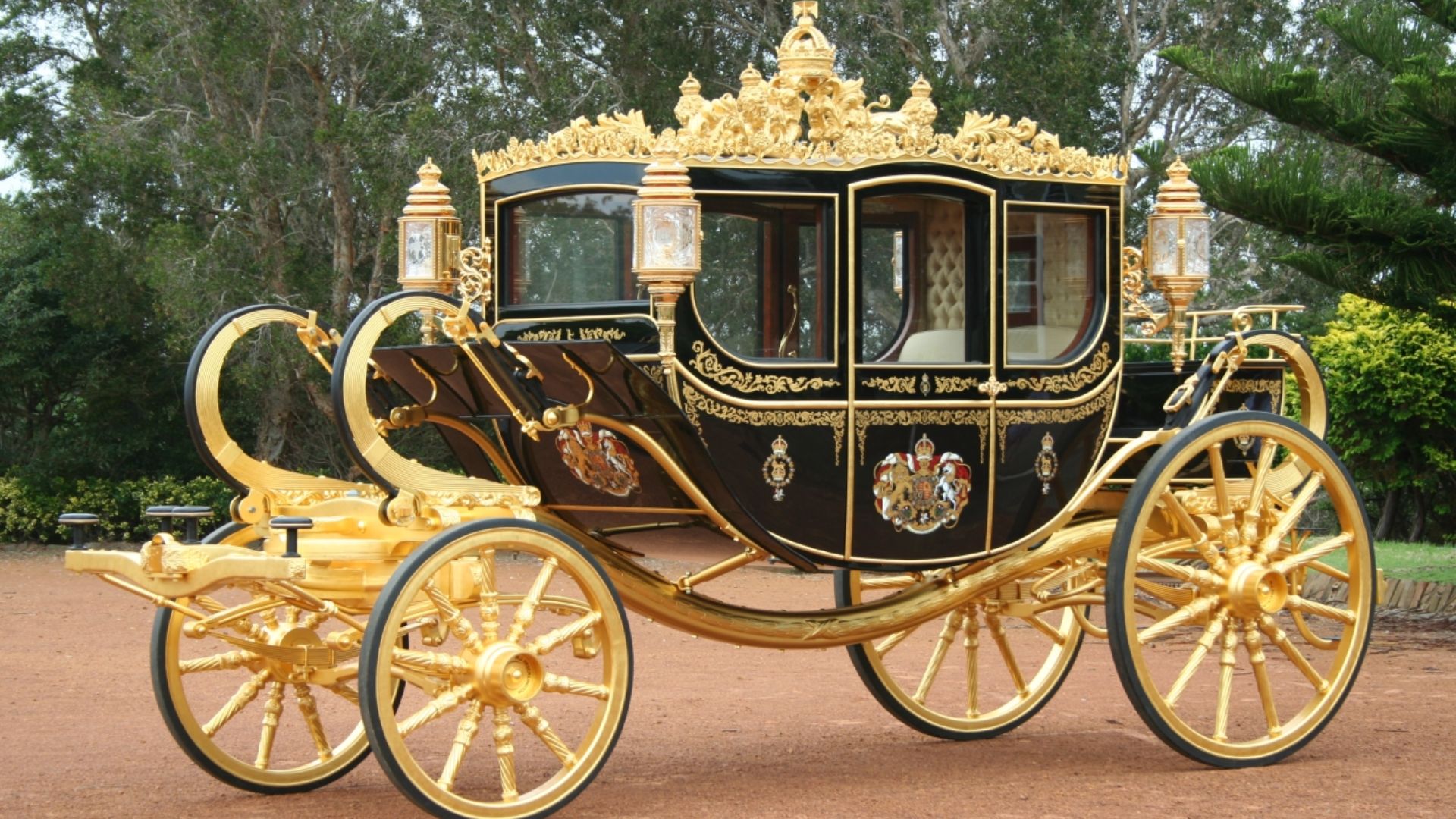 File:Coach Britannia.jpg