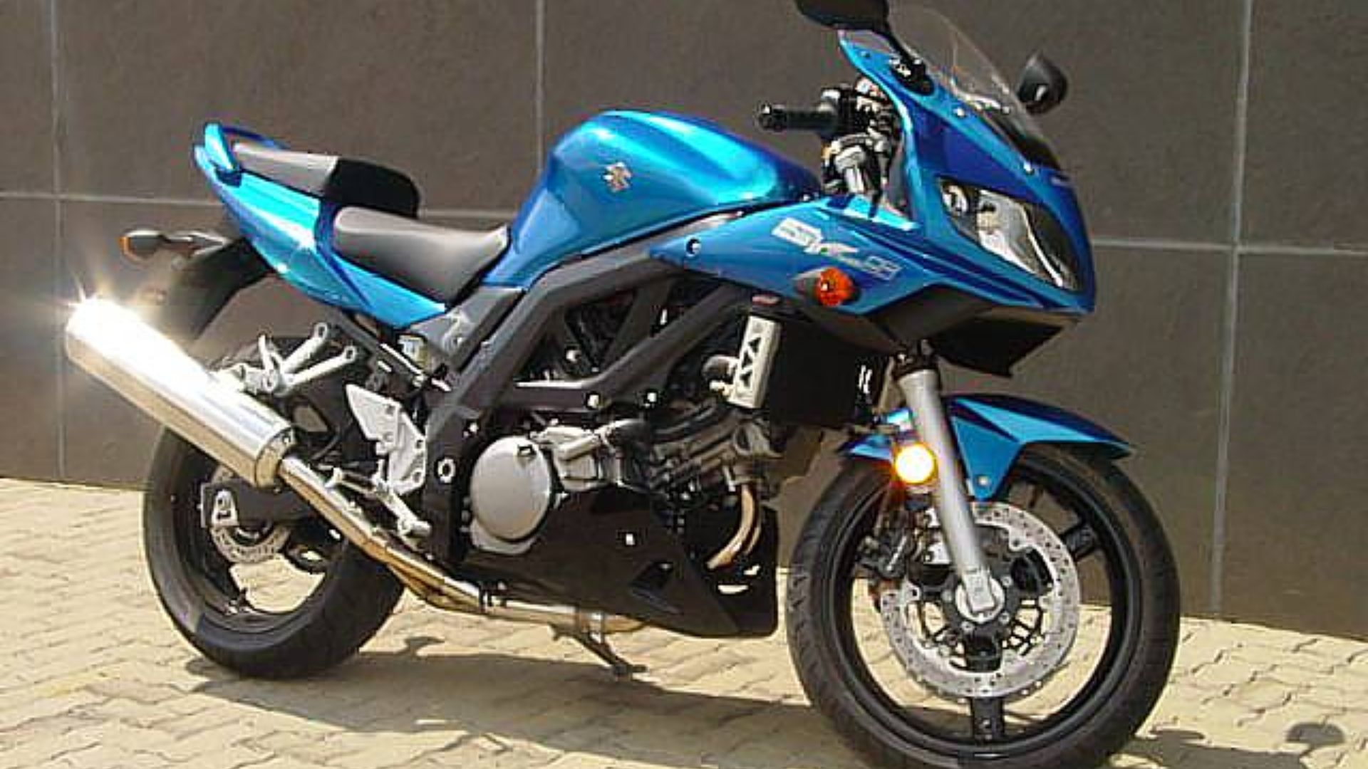 File:Suzuki SV650.jpg