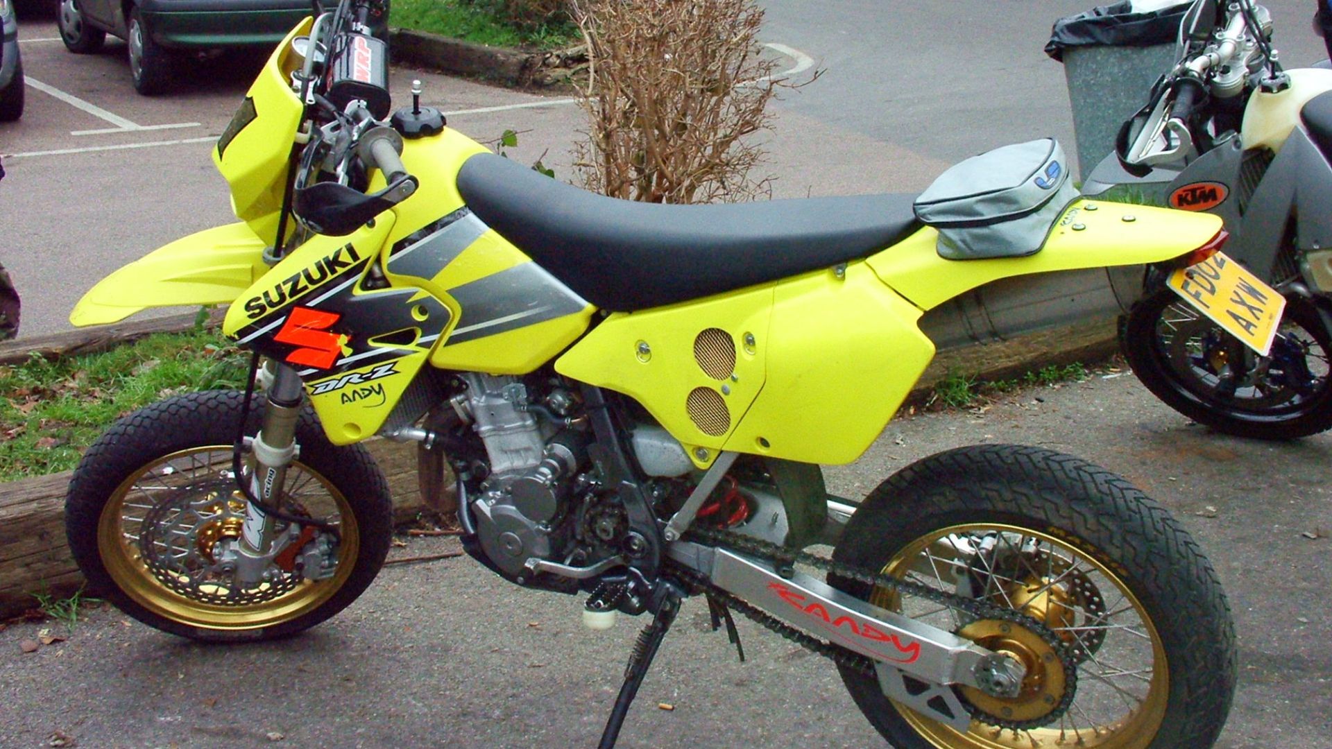 File:Suzuki DR-Z yellow.jpg