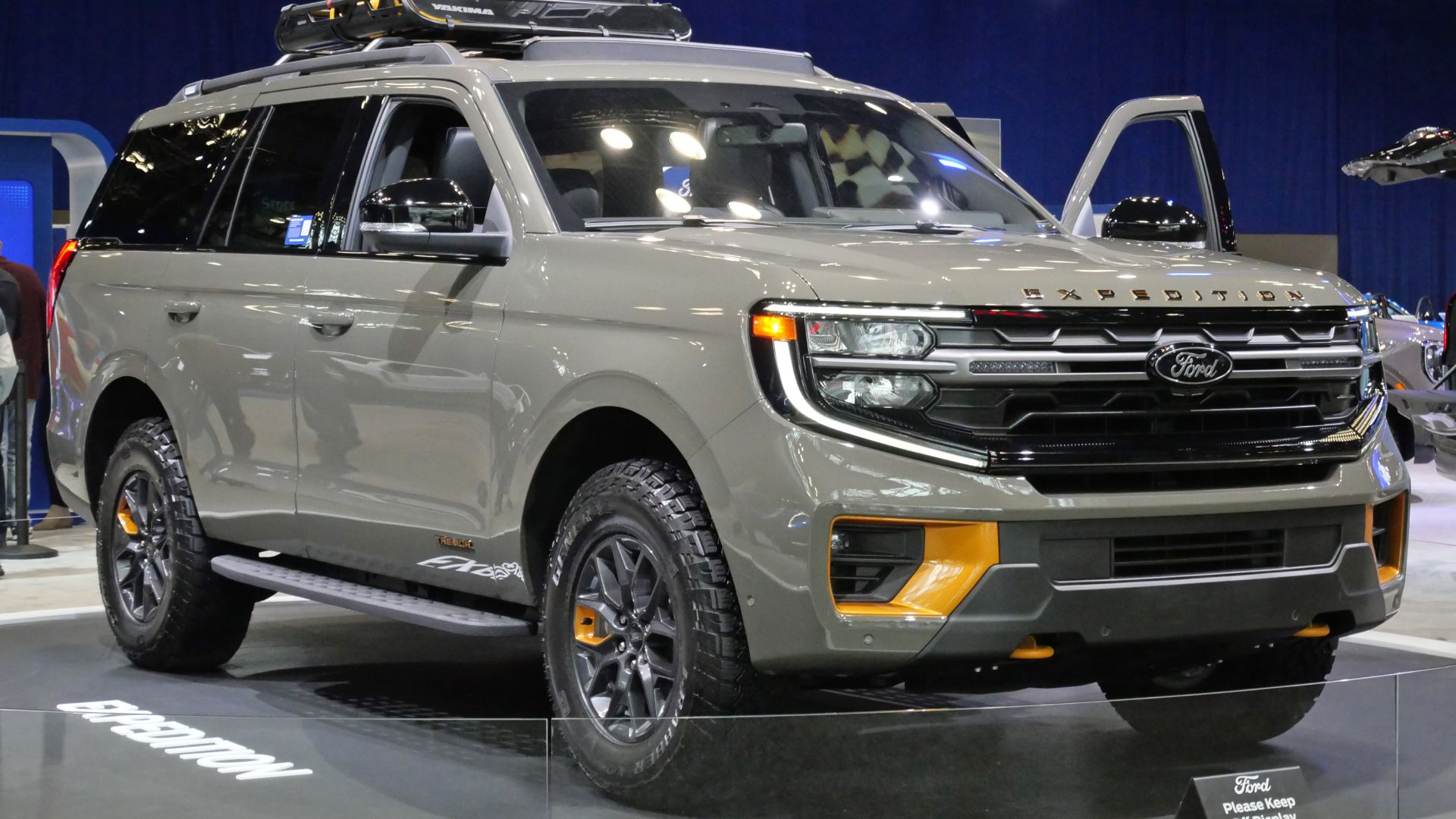 File:2025 Ford Expedition Tremor, front NYIAS 2025.jpg