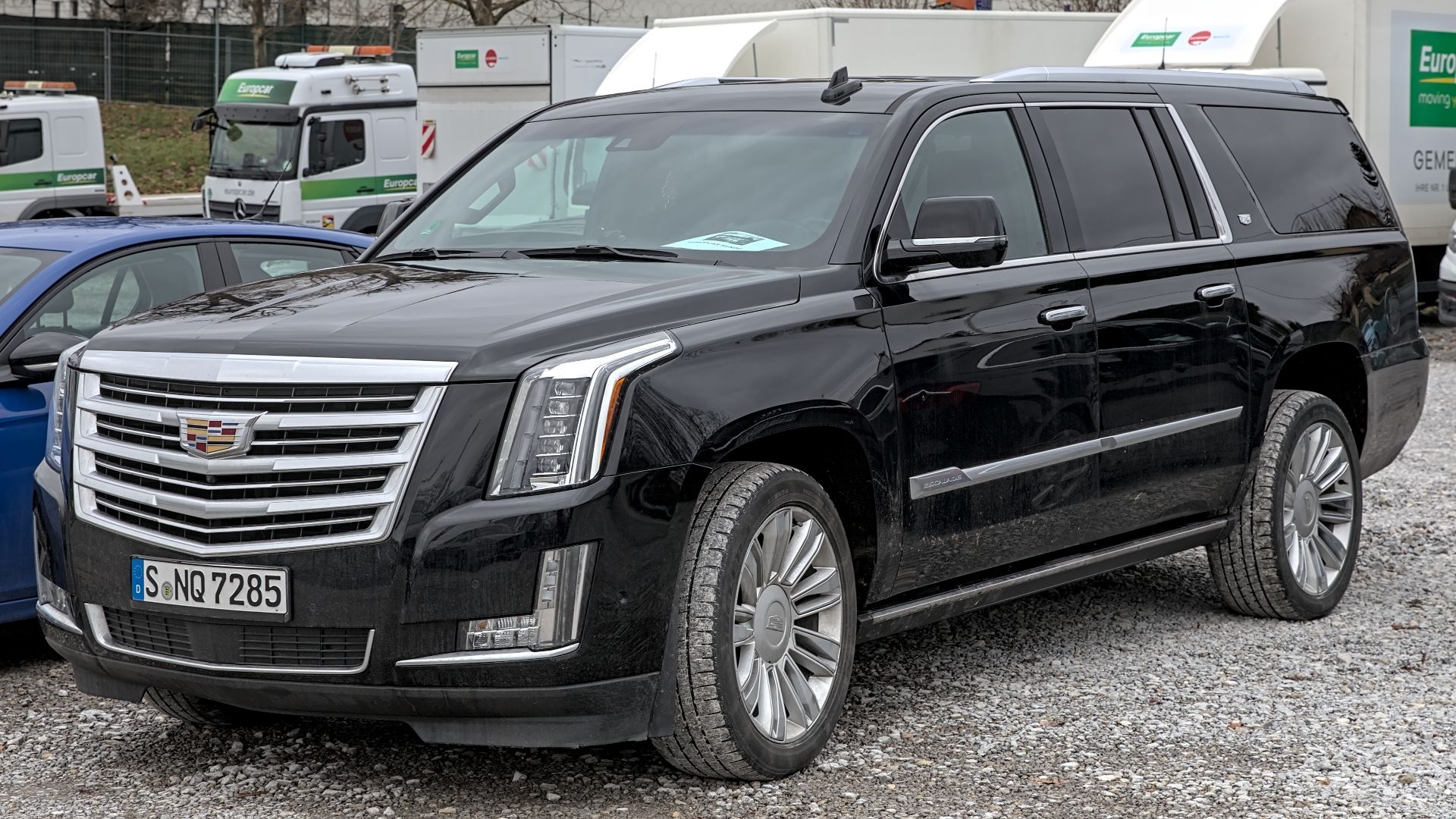File:Cadillac Escalade ESV (GMTK2XX) 1X7A1581.jpg