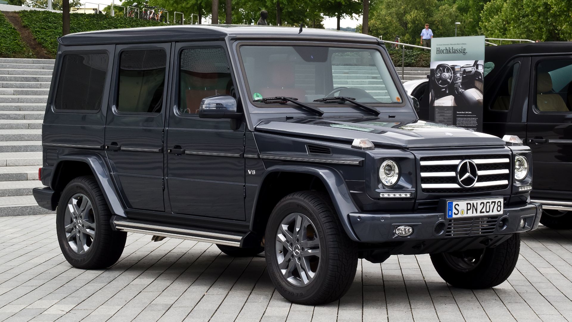 File:Mercedes-Benz G 500 Sport-Paket (W 463, 3. Facelift) – Frontansicht, 7. August 2012, Stuttgart.jpg
