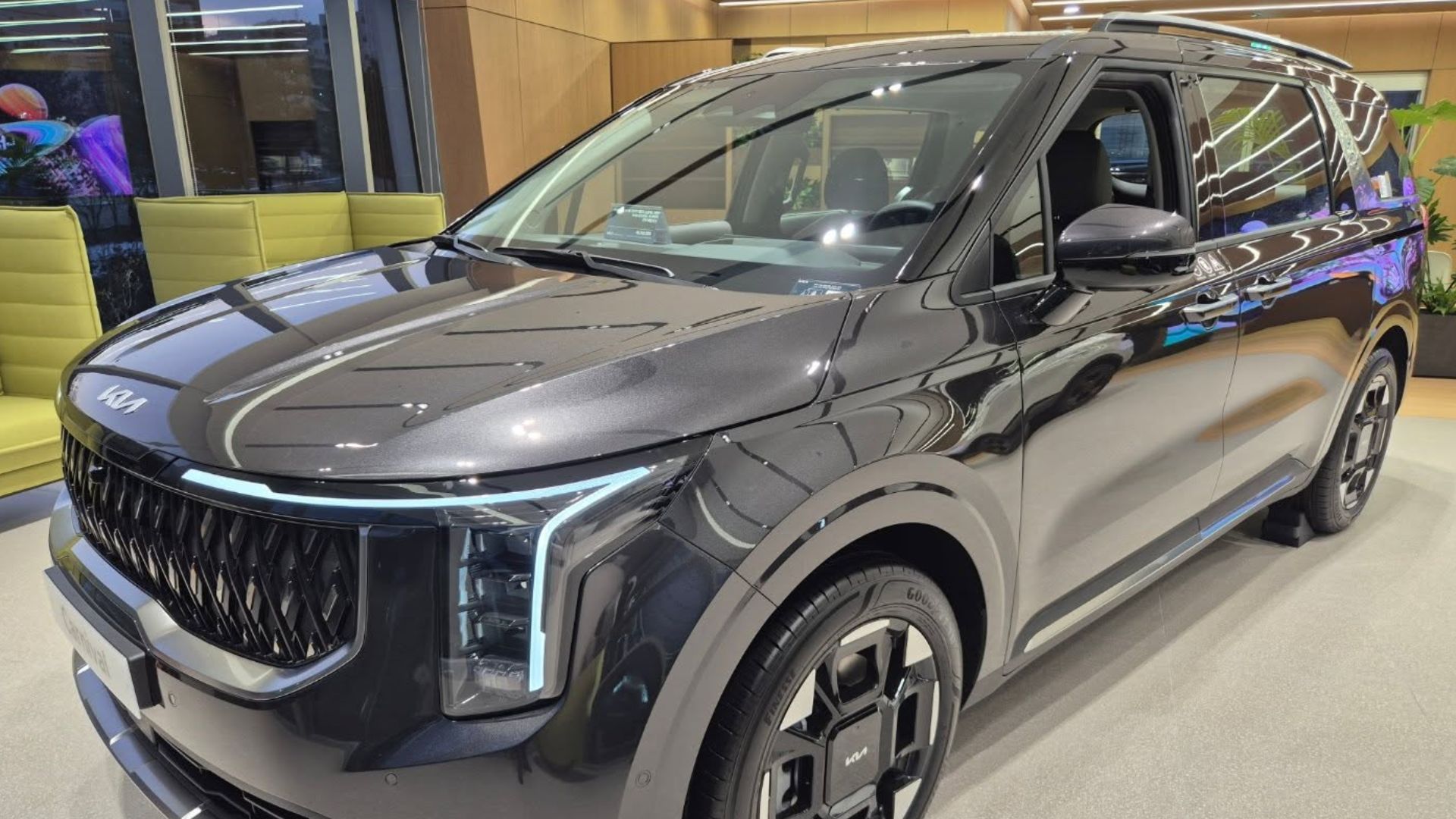 File:Kia Carnival Hybrid KA4 PE 1.6 HEV.jpg