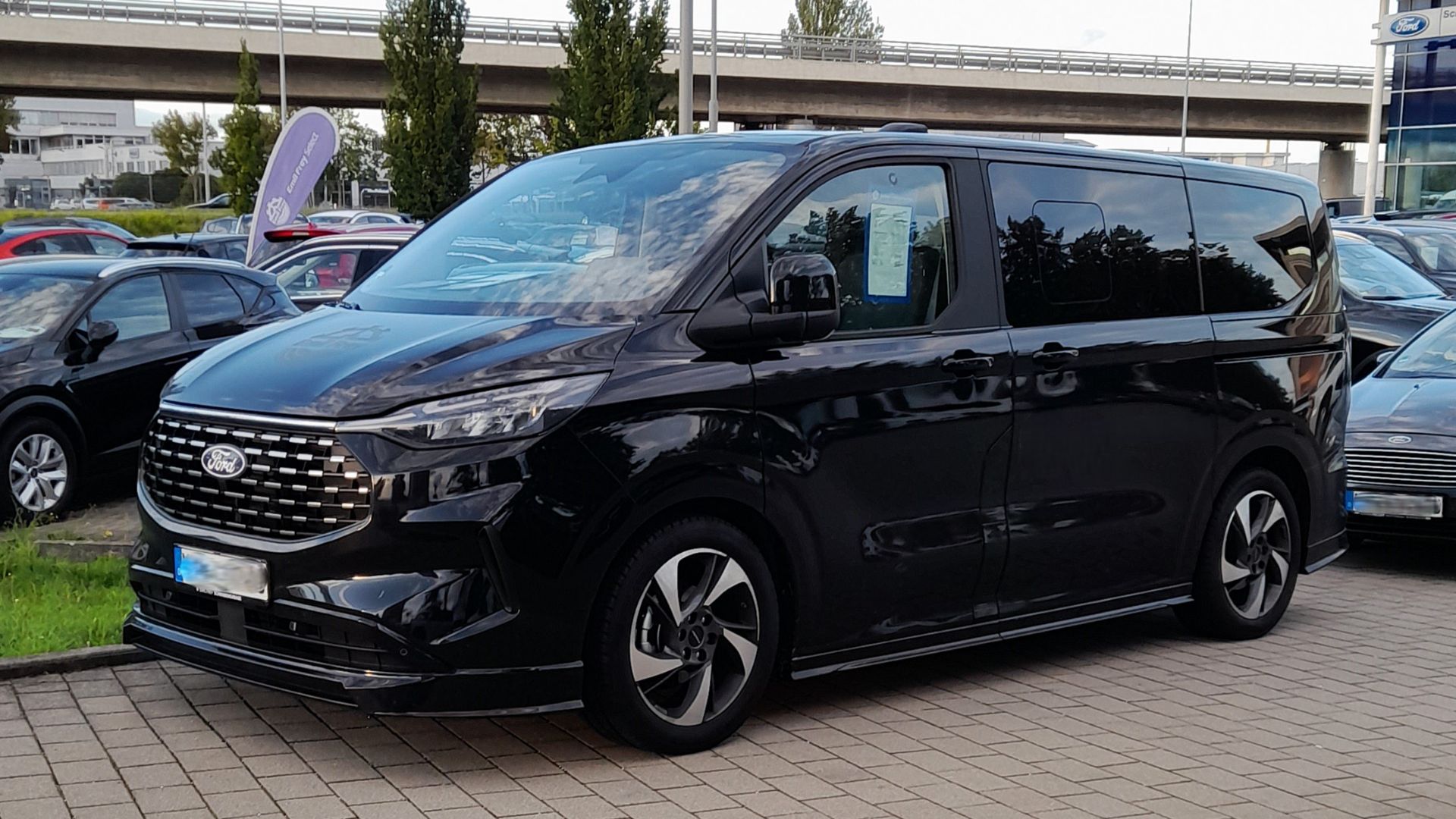 File:Ford Tourneo Custom 185237.jpg