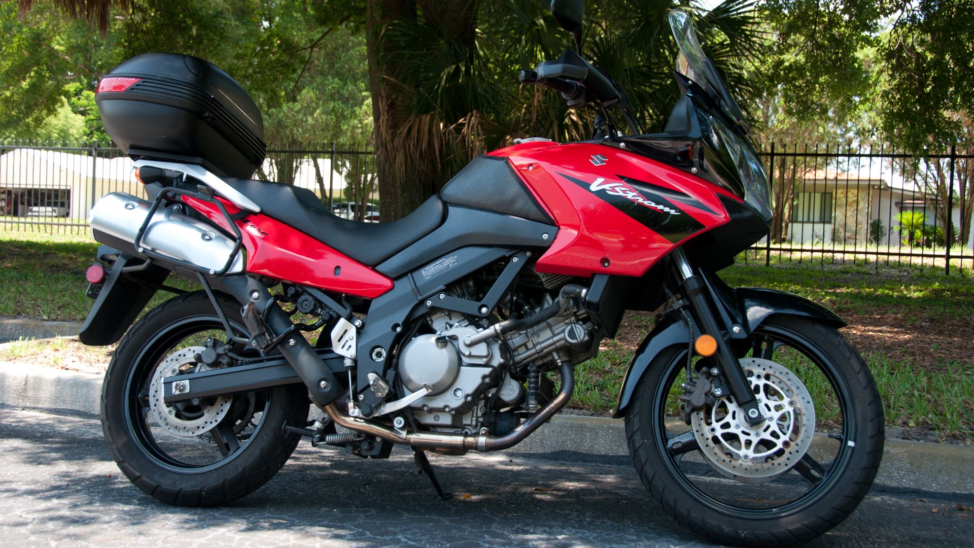 File:Red 2005 Suzuki V-Strom 650.jpg
