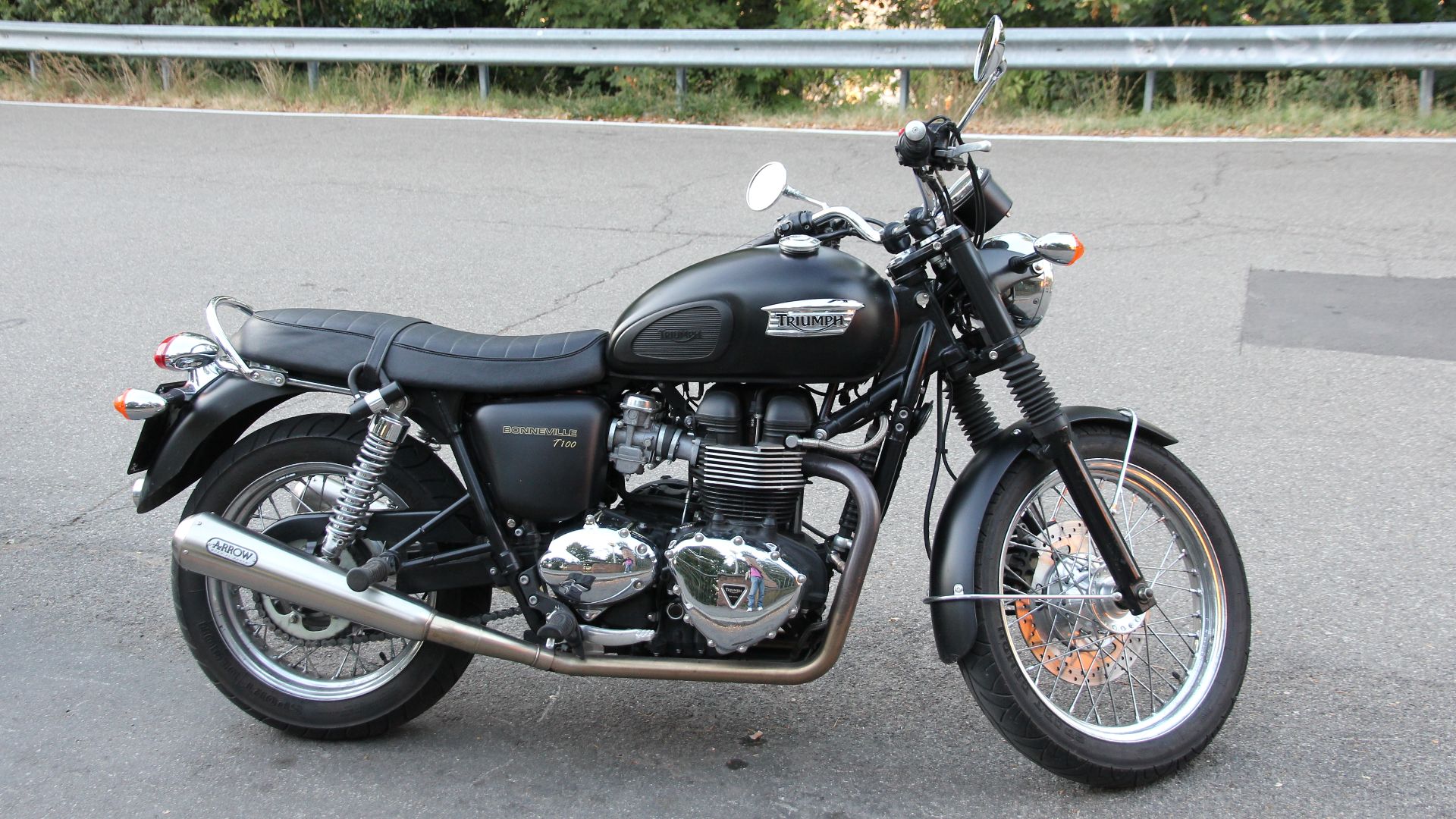 File:Triumph Bonneville T100 (02).jpg