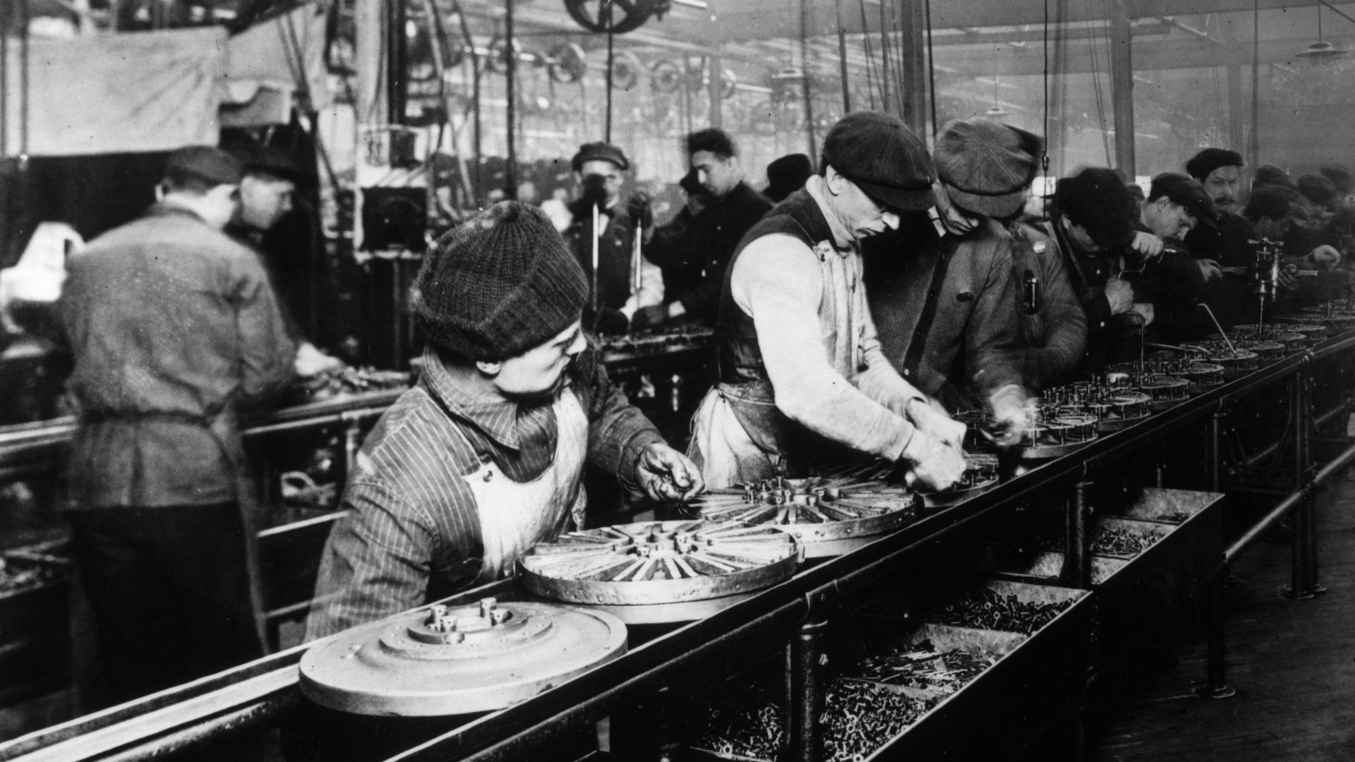 File:Ford assembly line - 1913.jpg