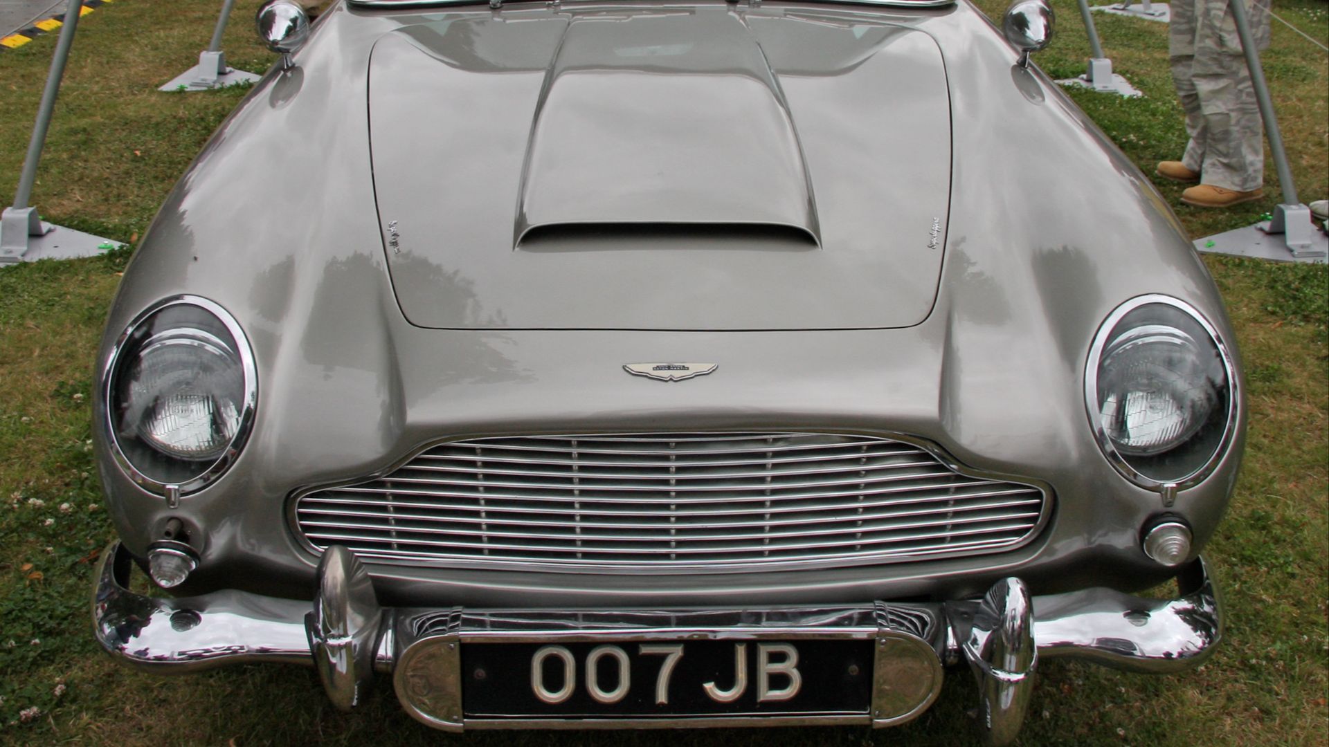 File:1965 Aston Martin DB5 (James Bond car) - Flickr - exfordy.jpg