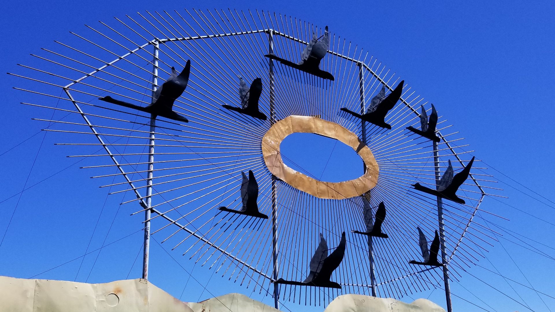 File:Geese in Flight sculpture.jpg