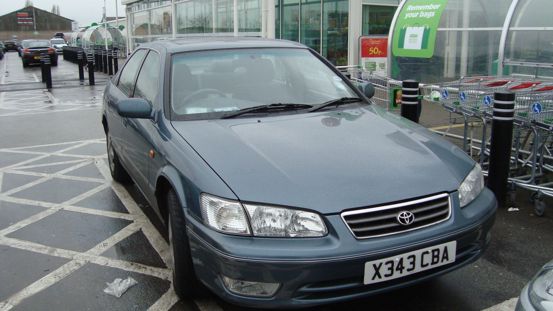 File:2000 Toyota Camry 2.2 (12881859913).jpg