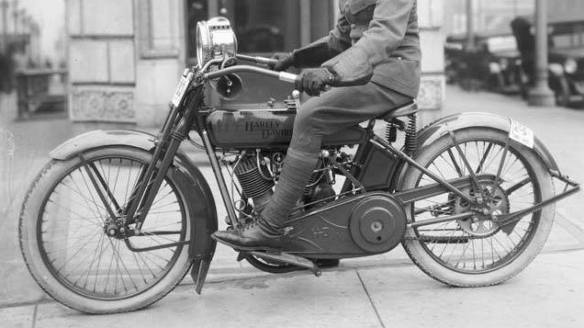File:Soldier on a Harley-Davidson motorcycle, ca 1918 (MOHAI 5067).jpg
