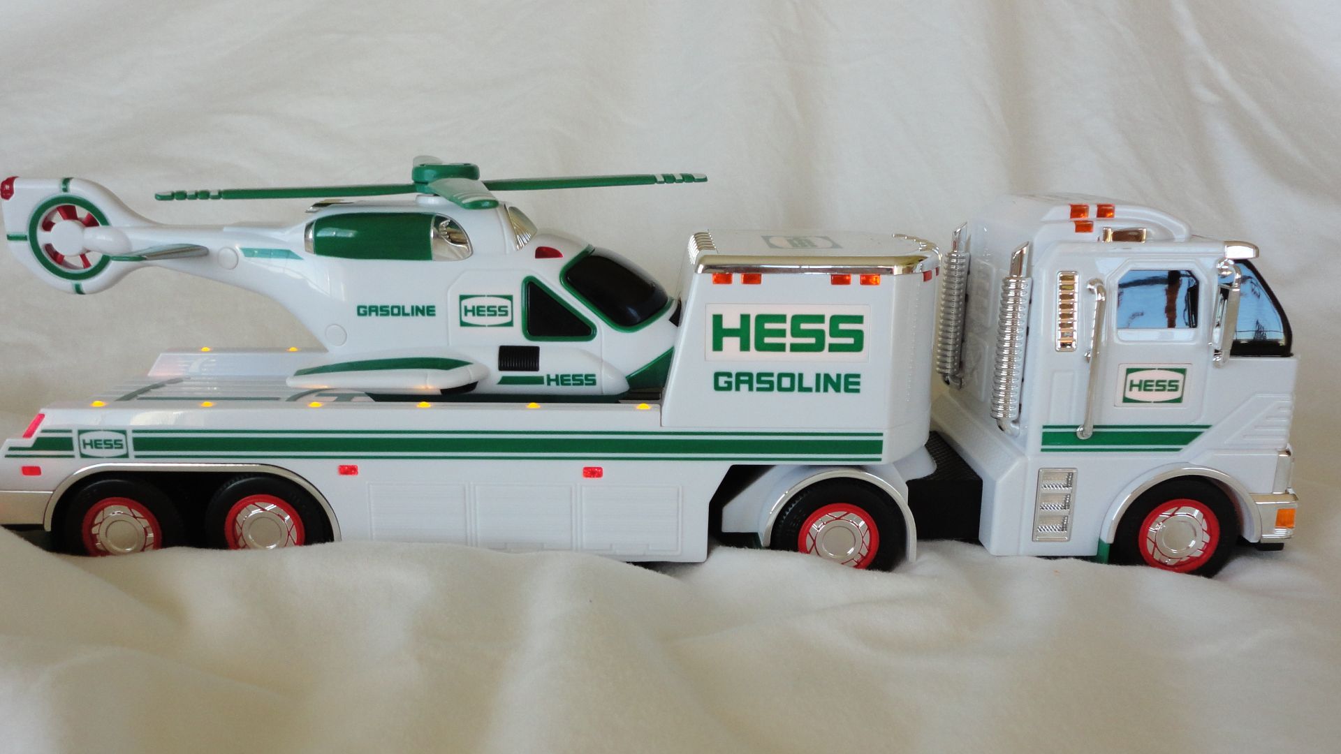 File:2011 Hess Truck.jpg