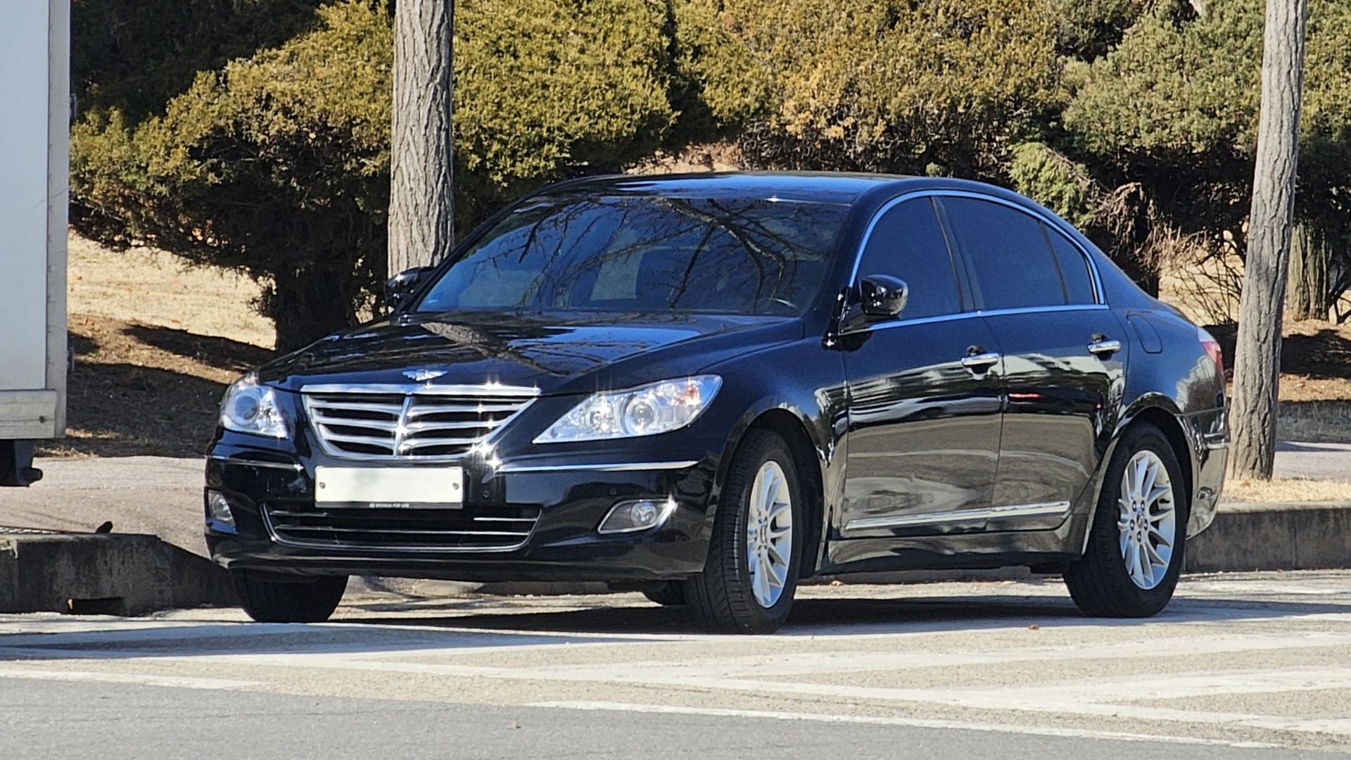 File:Hyundai Genesis BH380 BH Phantom Black (5).jpg