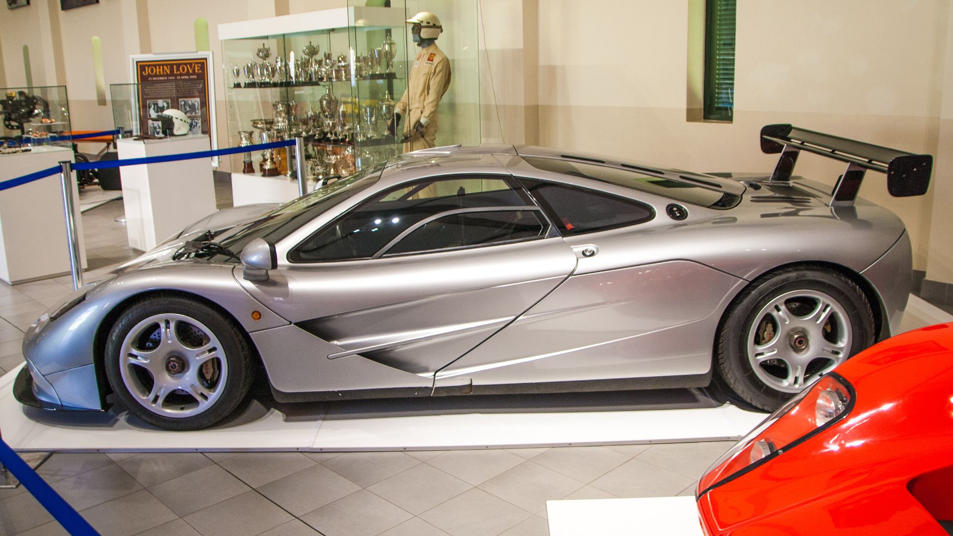 File:1994 McLaren F1-3 (30226467720).jpg