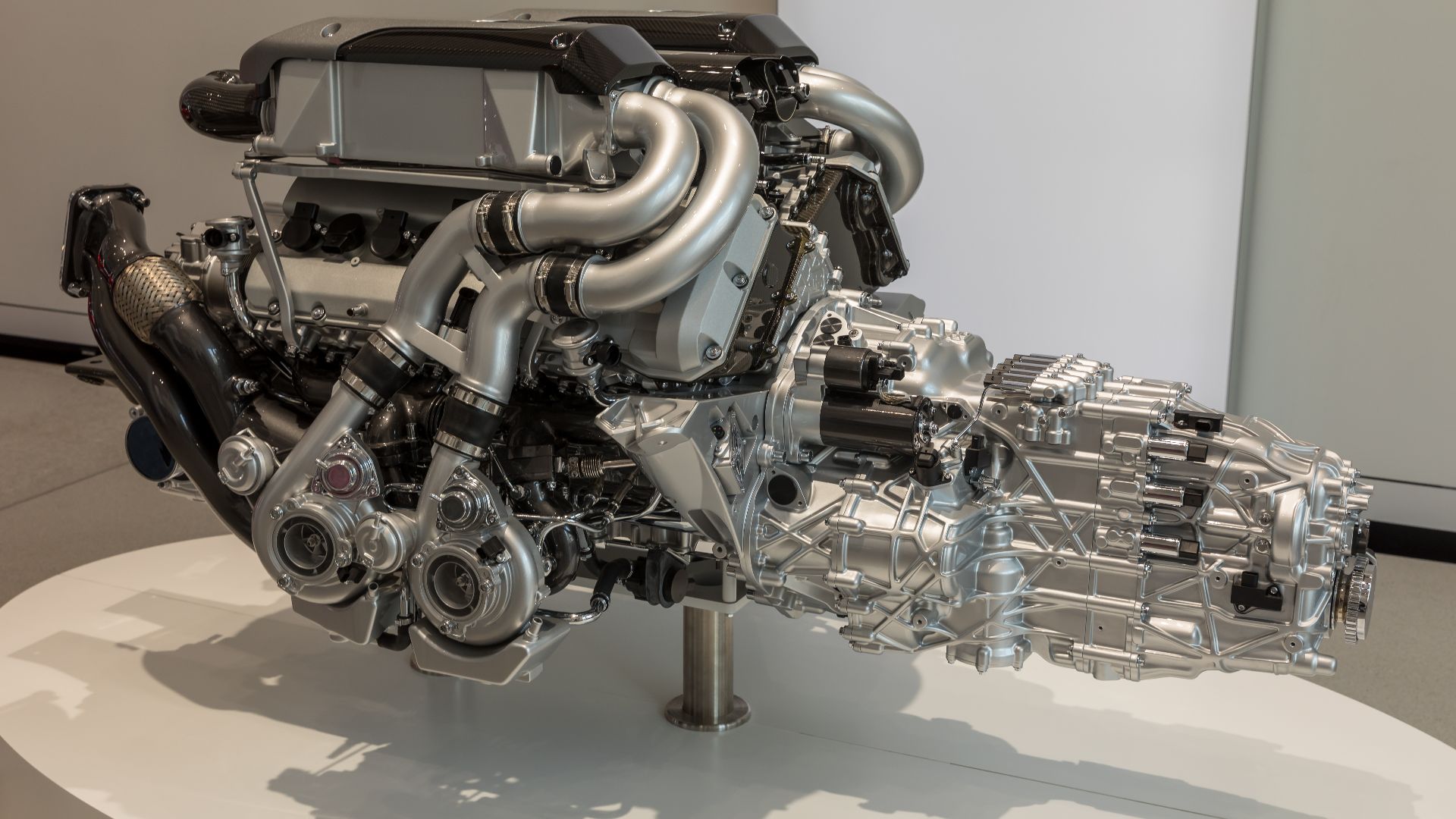 File:Bugatti W16, Berlin (1X7A3942).jpg