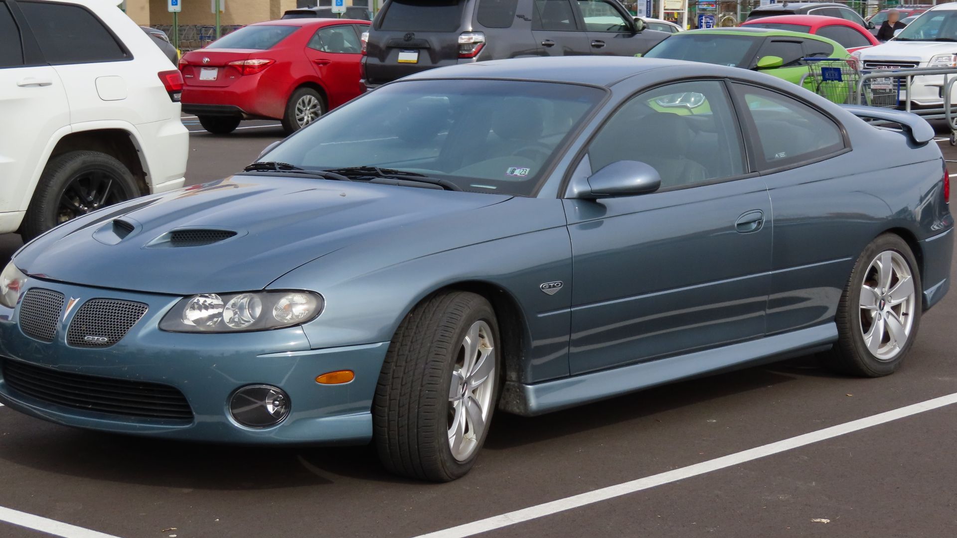 File:2005 Pontiac GTO, front left, 10-28-2022.jpg