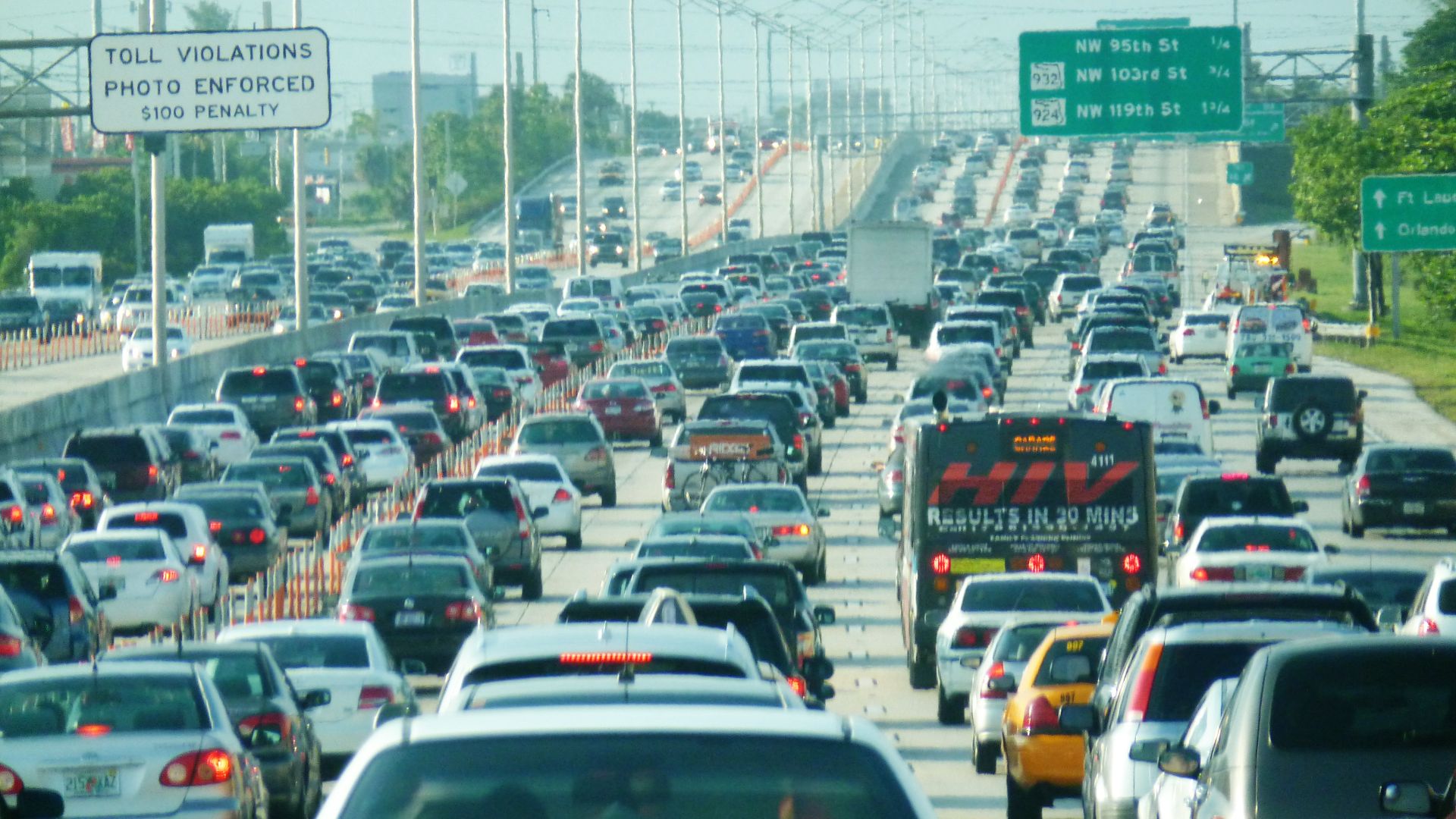 File:Miami traffic congestion, I-95 North rush hour.jpg