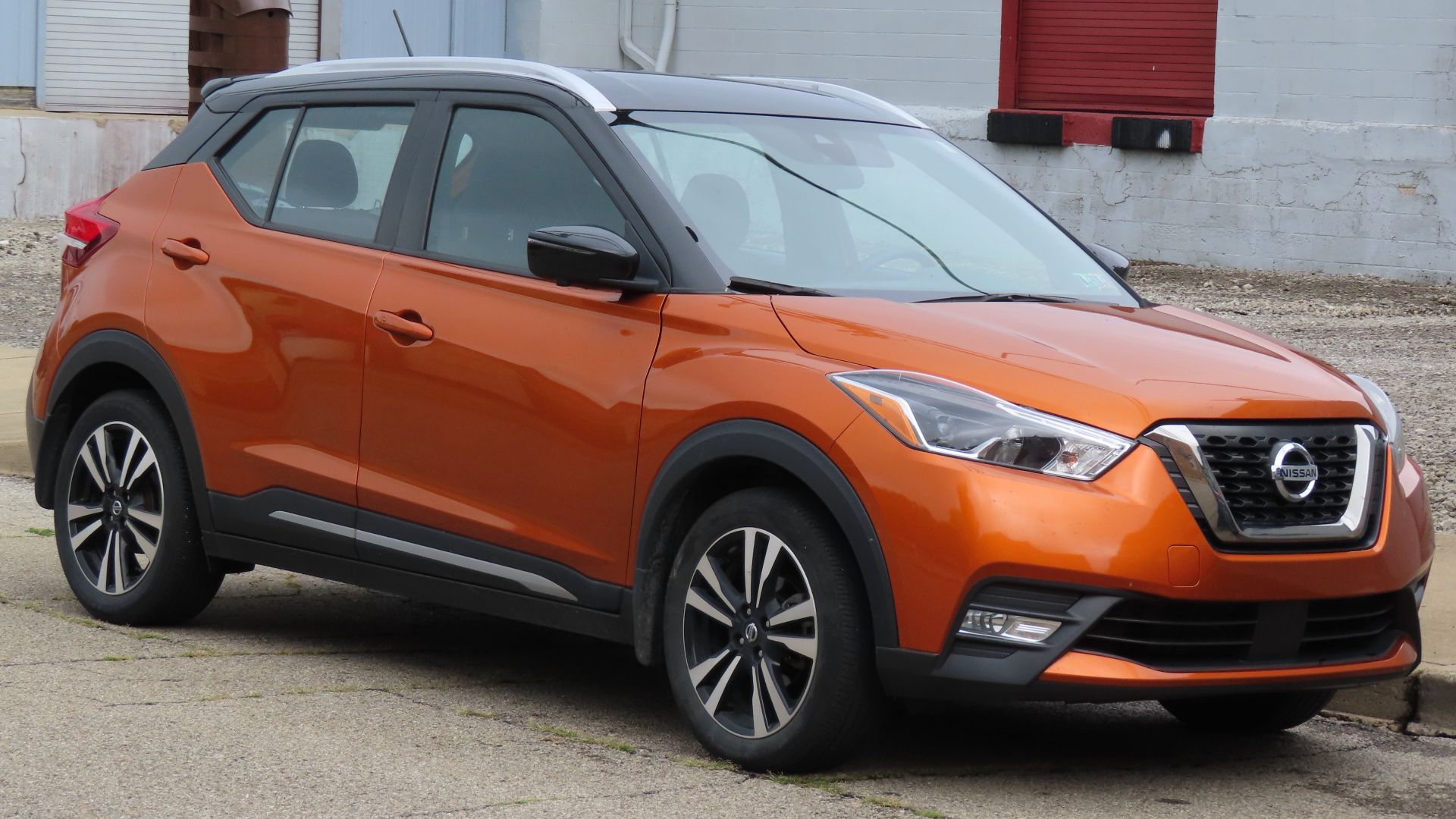 File:2020 Nissan Kicks SR, front right, 09-09-2023.jpg