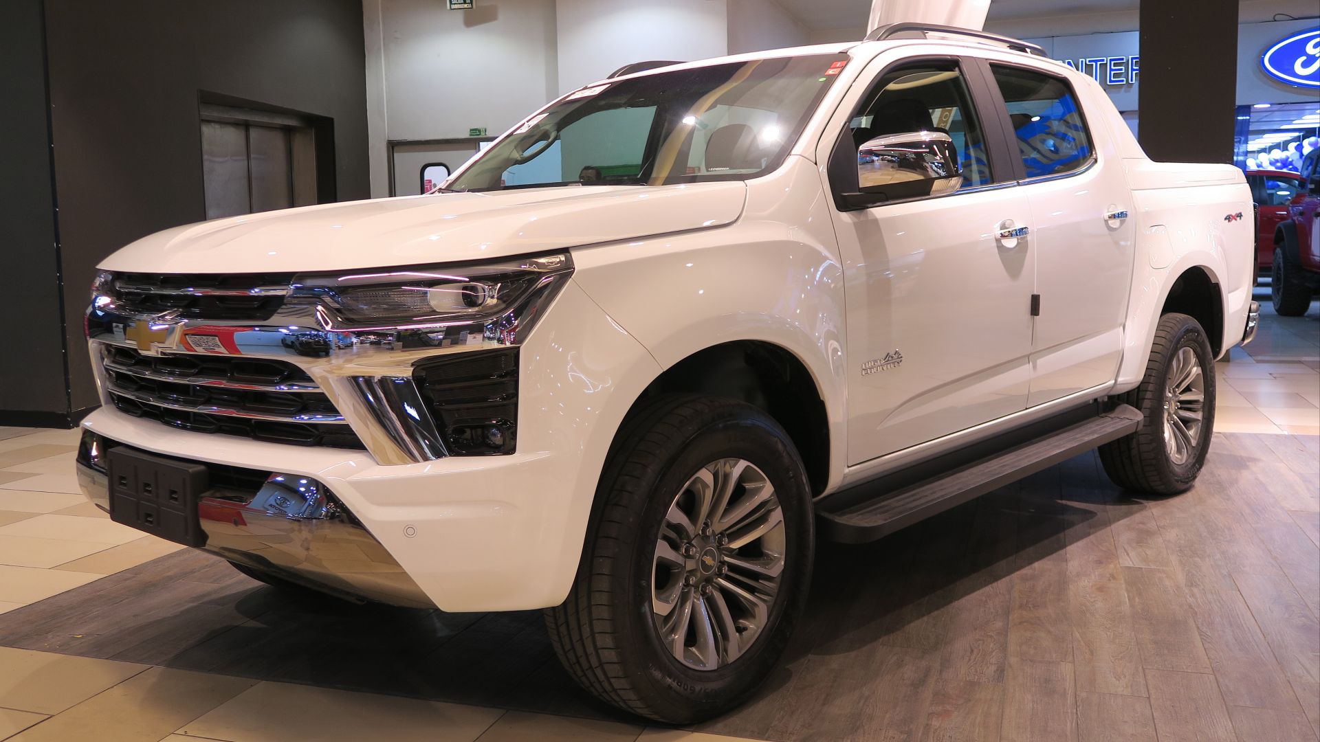 File:2024 Chevrolet Colorado High Country (Chile) front view.jpg