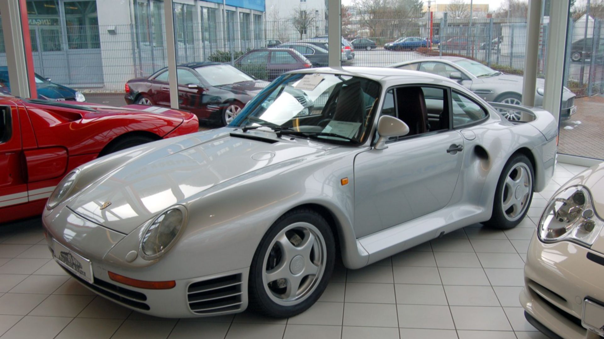 File:Porsche 959 silver at Auto Salon Singen.jpg