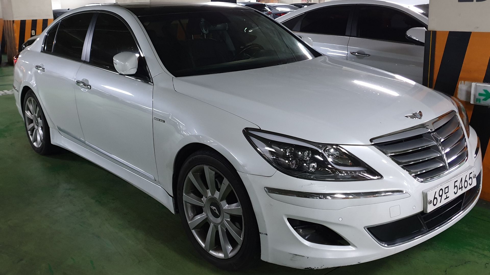 File:Hyundai Genesis Prada GP500 in White 1.jpg