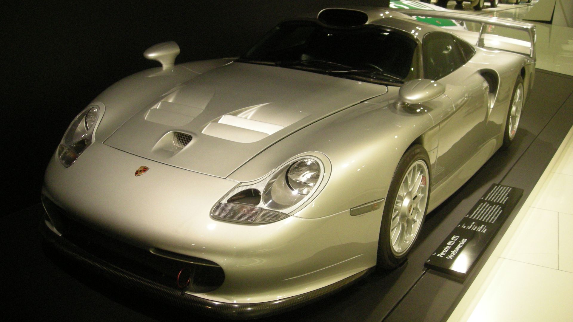 File:Stuttgart Jul 2012 65 (Porsche Museum - 1997 Porsche 911 GT1 Straßenversion).JPG