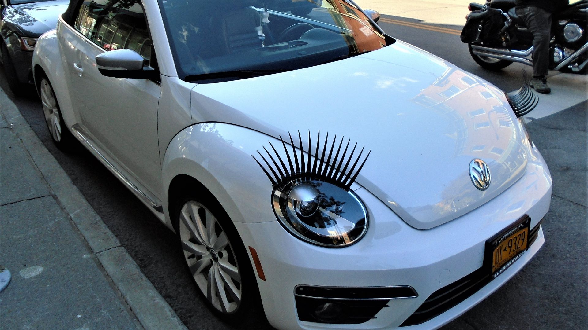 File:Volkswagen with eyelashes.jpg