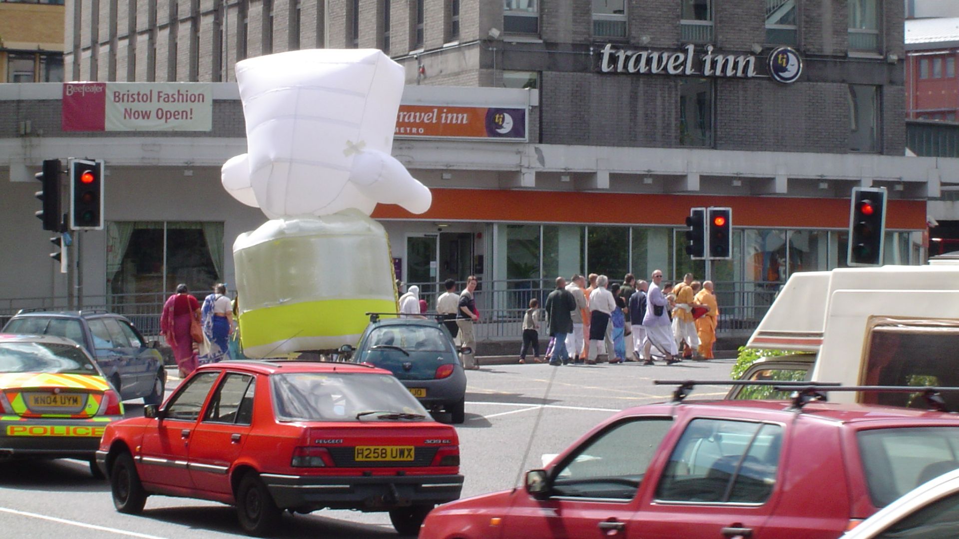 File:Inflatable Car at the base of the Premier Inn, Bristol.jpg