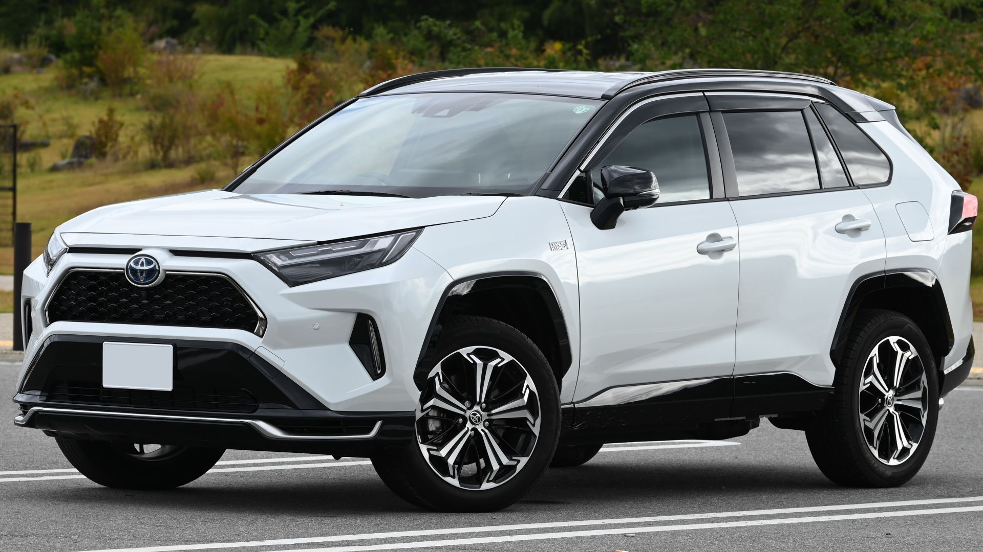File:2021 Toyota RAV4 PHV.jpg