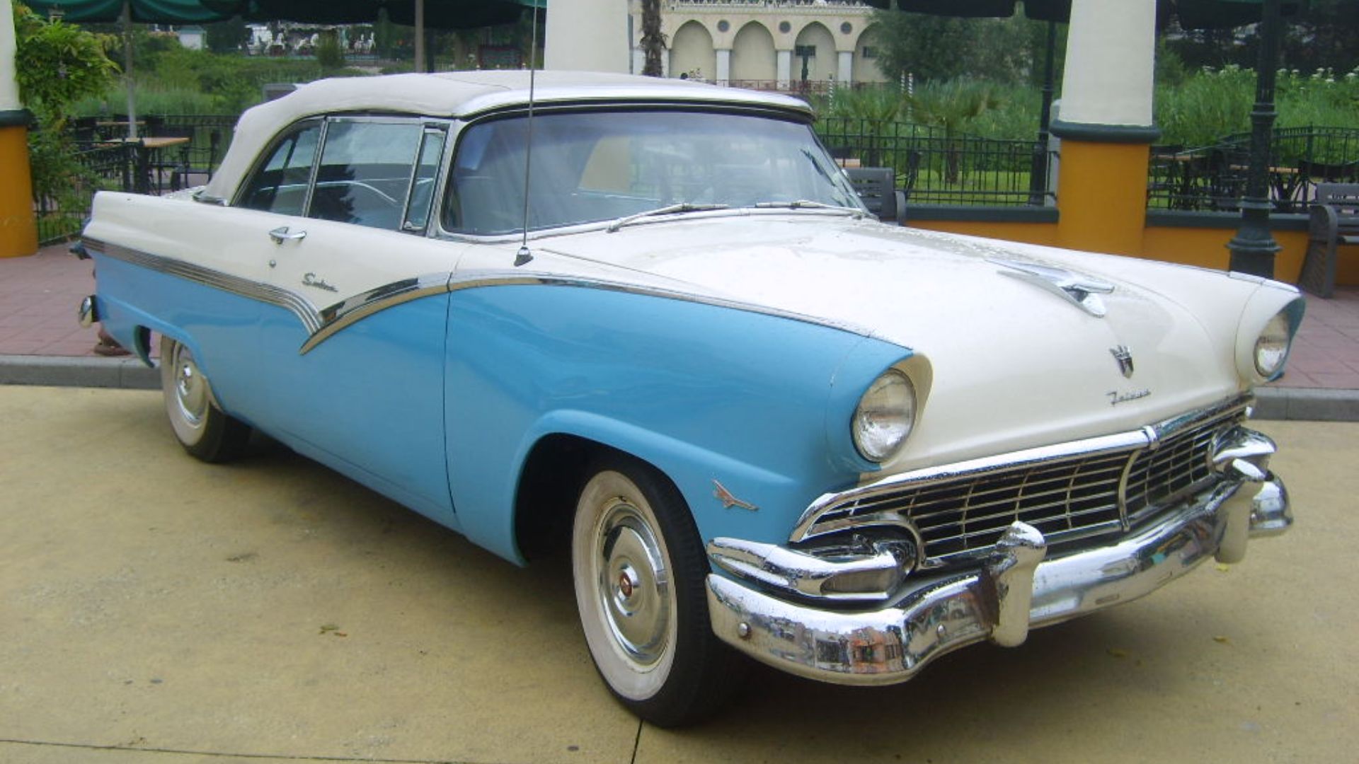 File:1955-1956 Ford Fairlane Convertible (9067661754).jpg