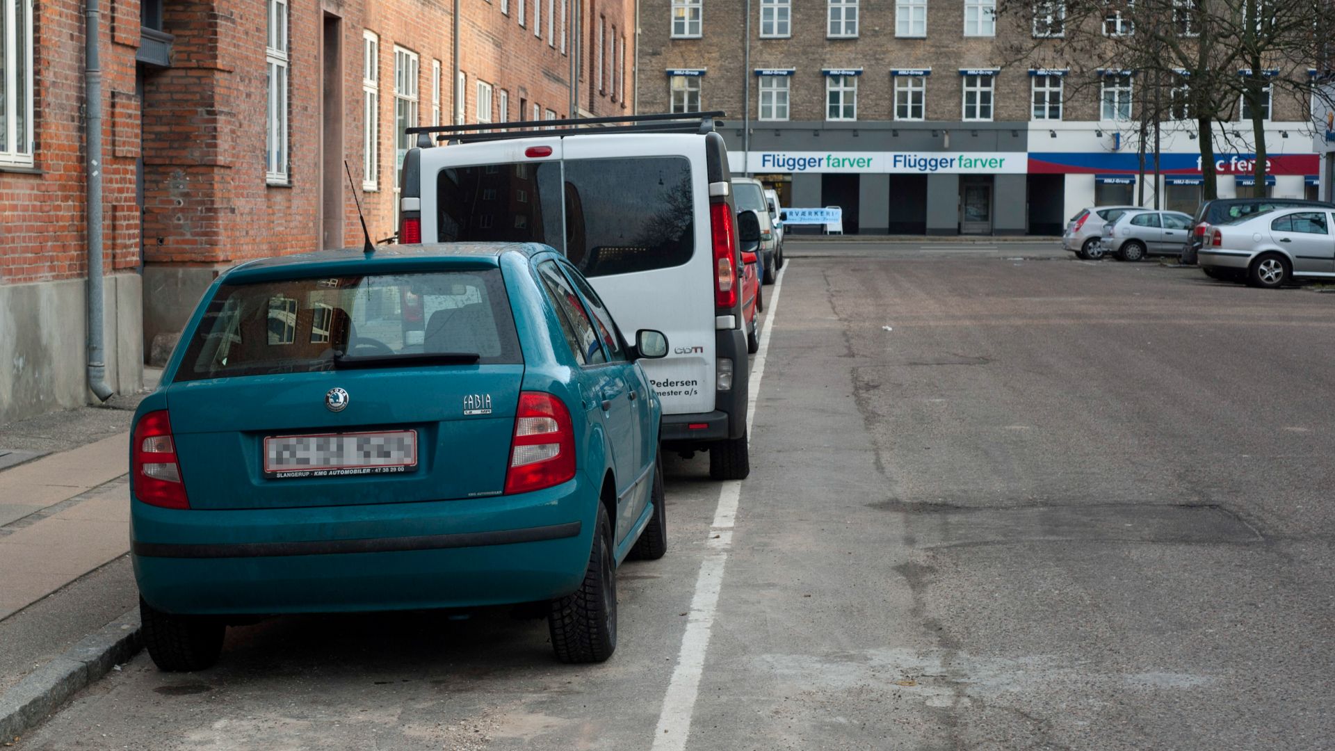 File:Parallel parking in Denmark.jpg