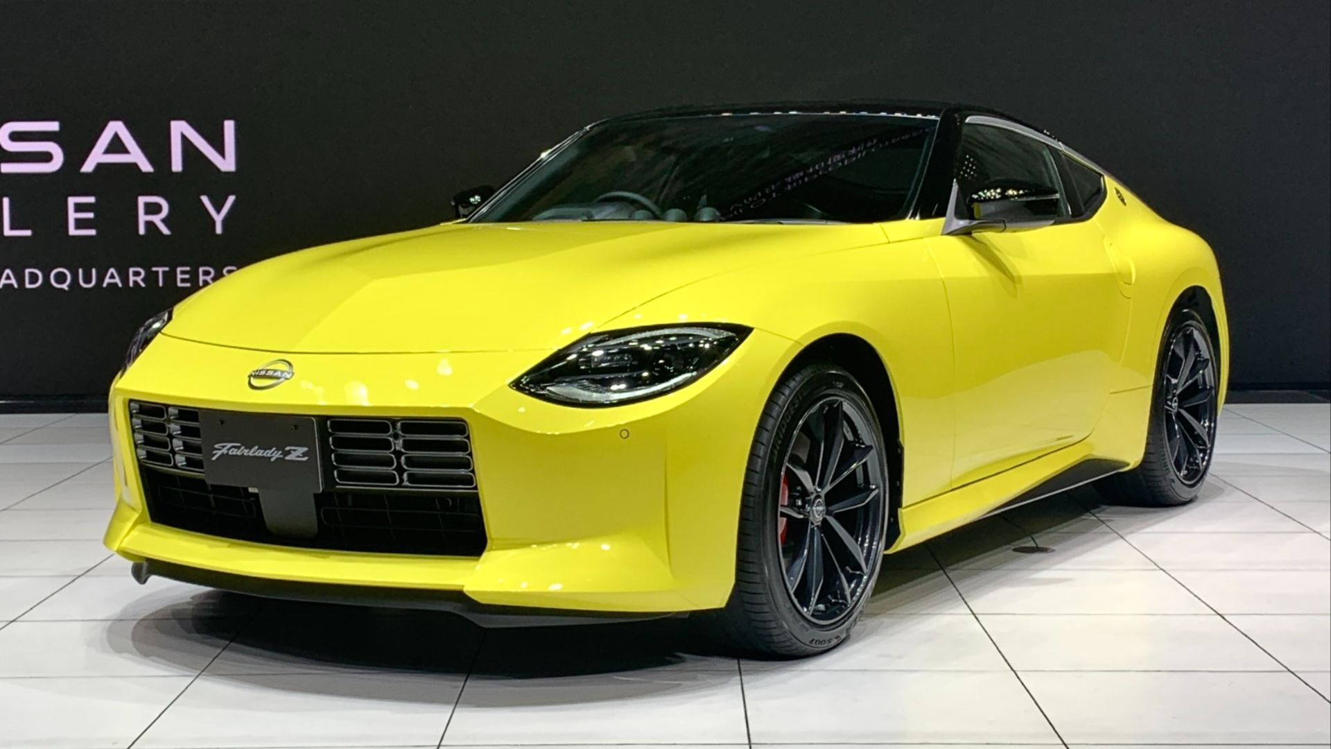 File:Nissan FAIRLADY Z (Z34) Version ST, 2022, left-front.jpg