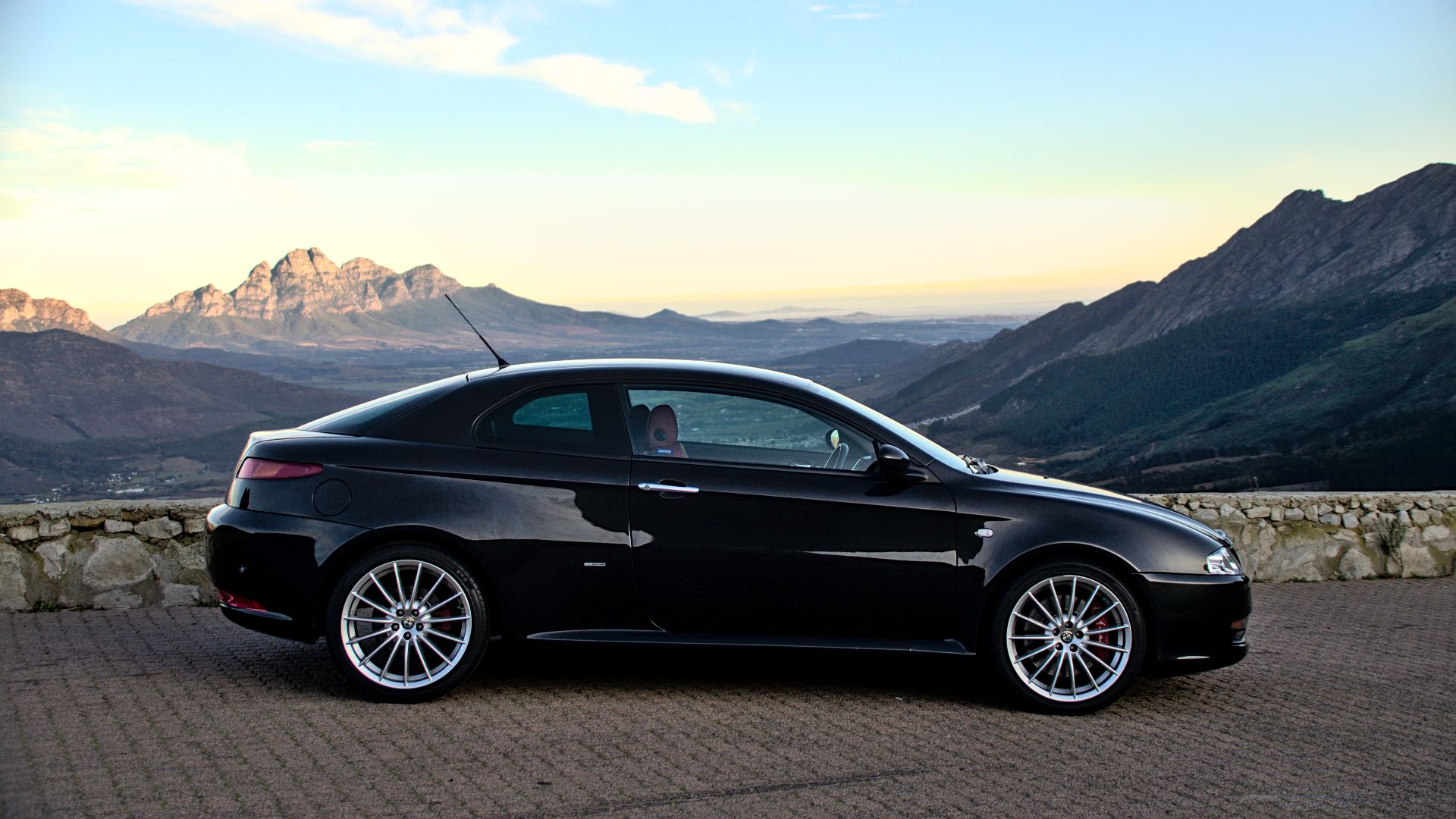 File:Alfa Romeo GT V6 (Franschhoek, South Africa).jpg