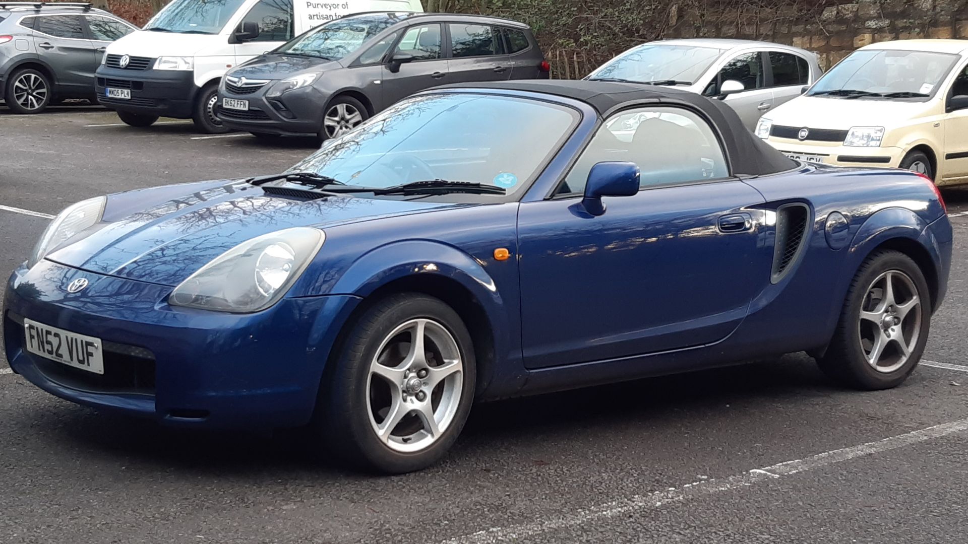 File:2002 Toyota MR2.jpg