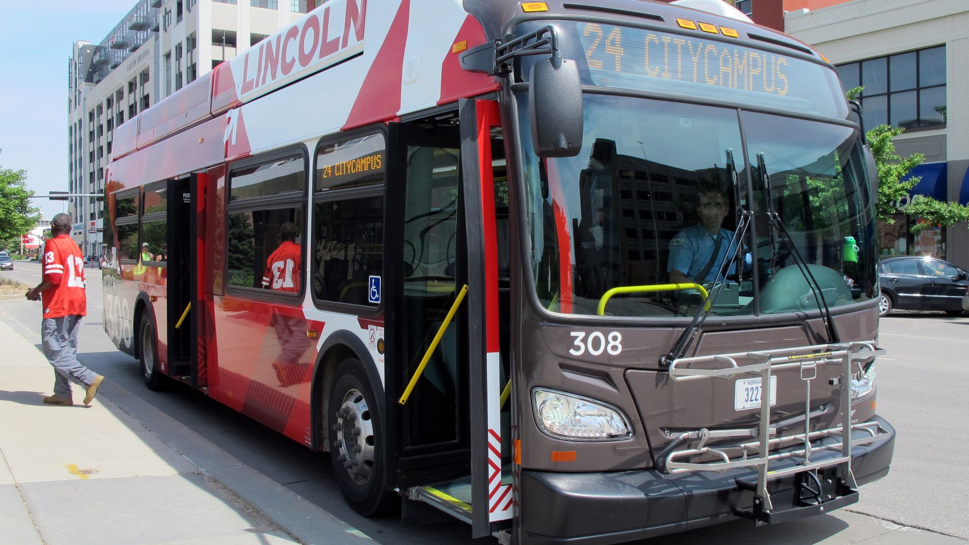 File:StarTran bus (CNG), Lincoln, Nebraska, USA.jpg