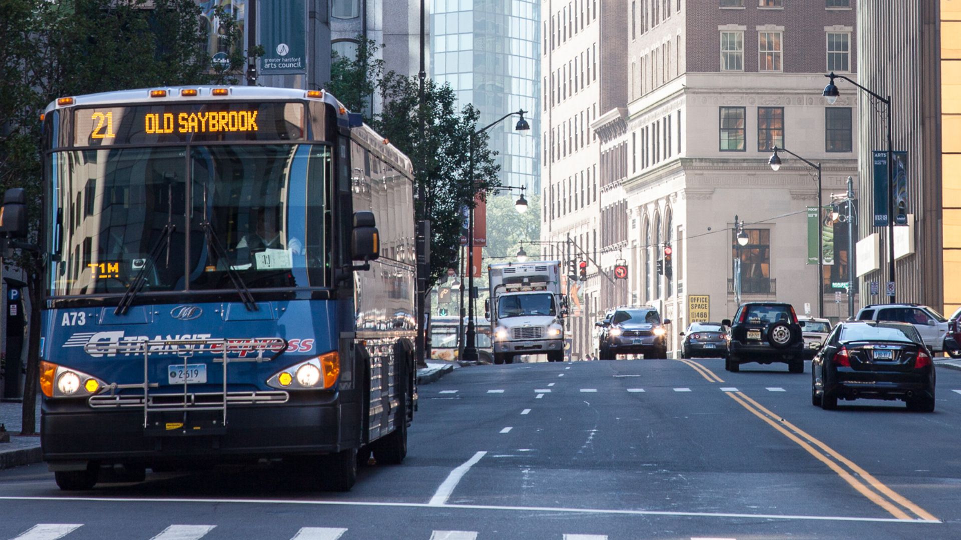 File:Pearl Street looking East; Downtown Hartford, Connecticut.jpg
