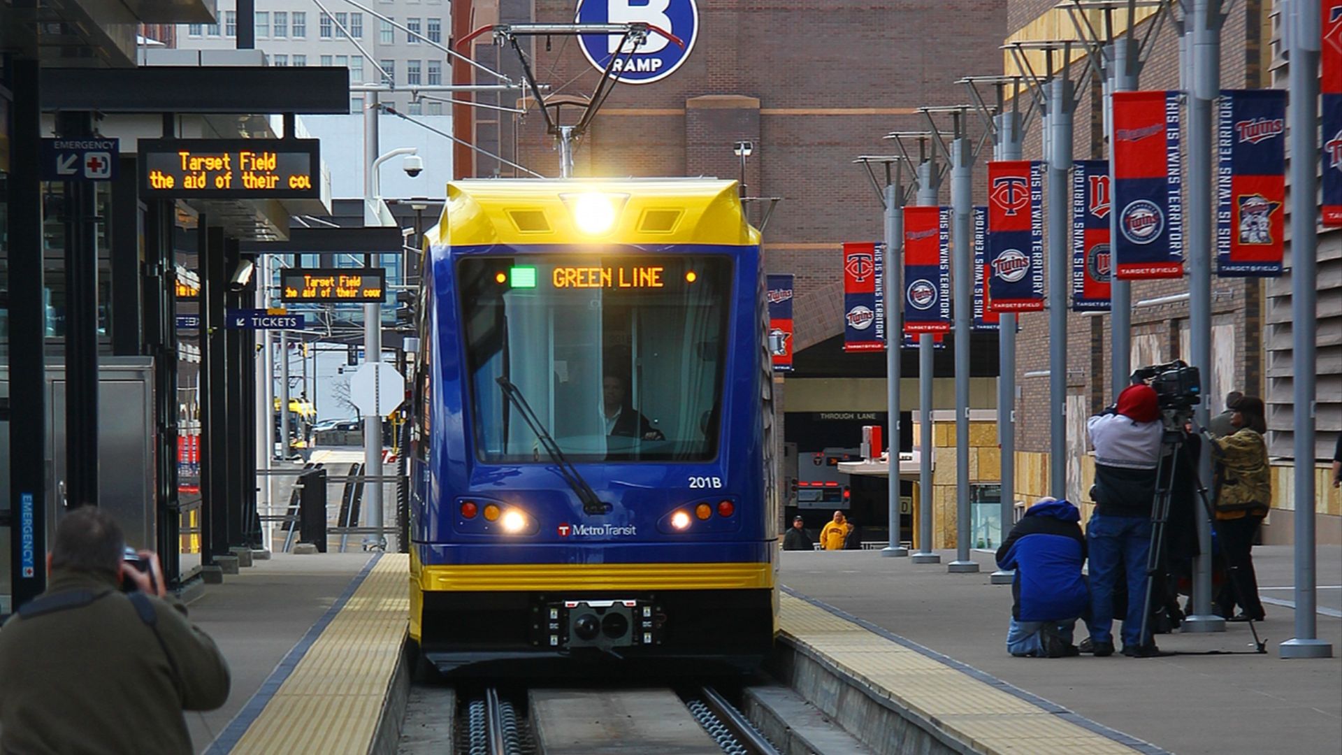 File:Metro Transit (Minnesota) Siemens S70 arriving Target Field (cropped).jpg
