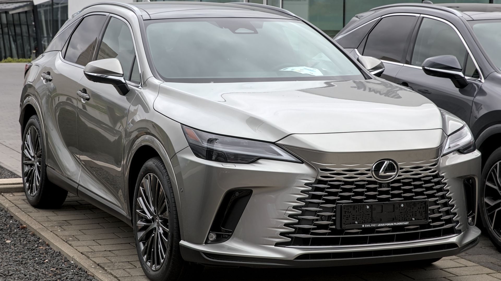 File:Lexus RX 450h+ (AALH16) 1X7A7080.jpg