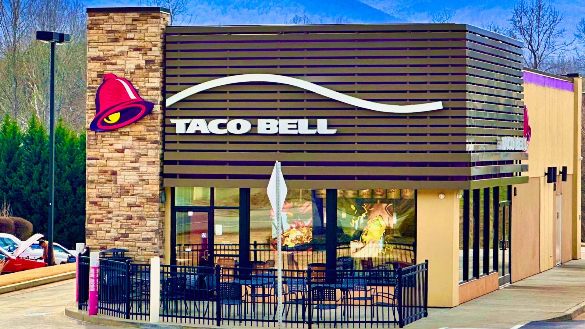 File:A modern Taco Bell restaurant in Hiawassee, Georgia.jpg