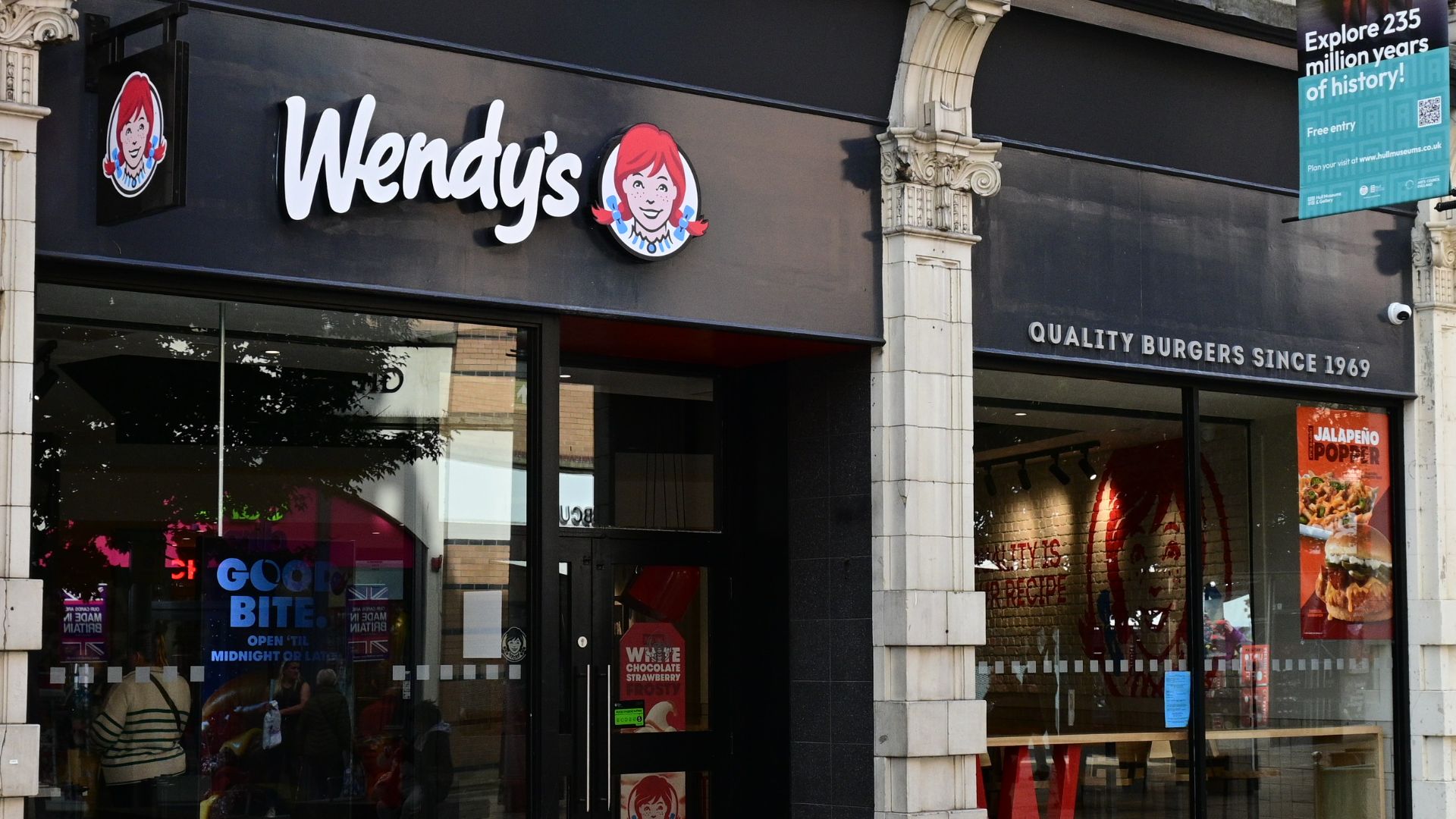 File:Wendy's in Hull City Centre, Kingston upon Hull Sep24.jpg